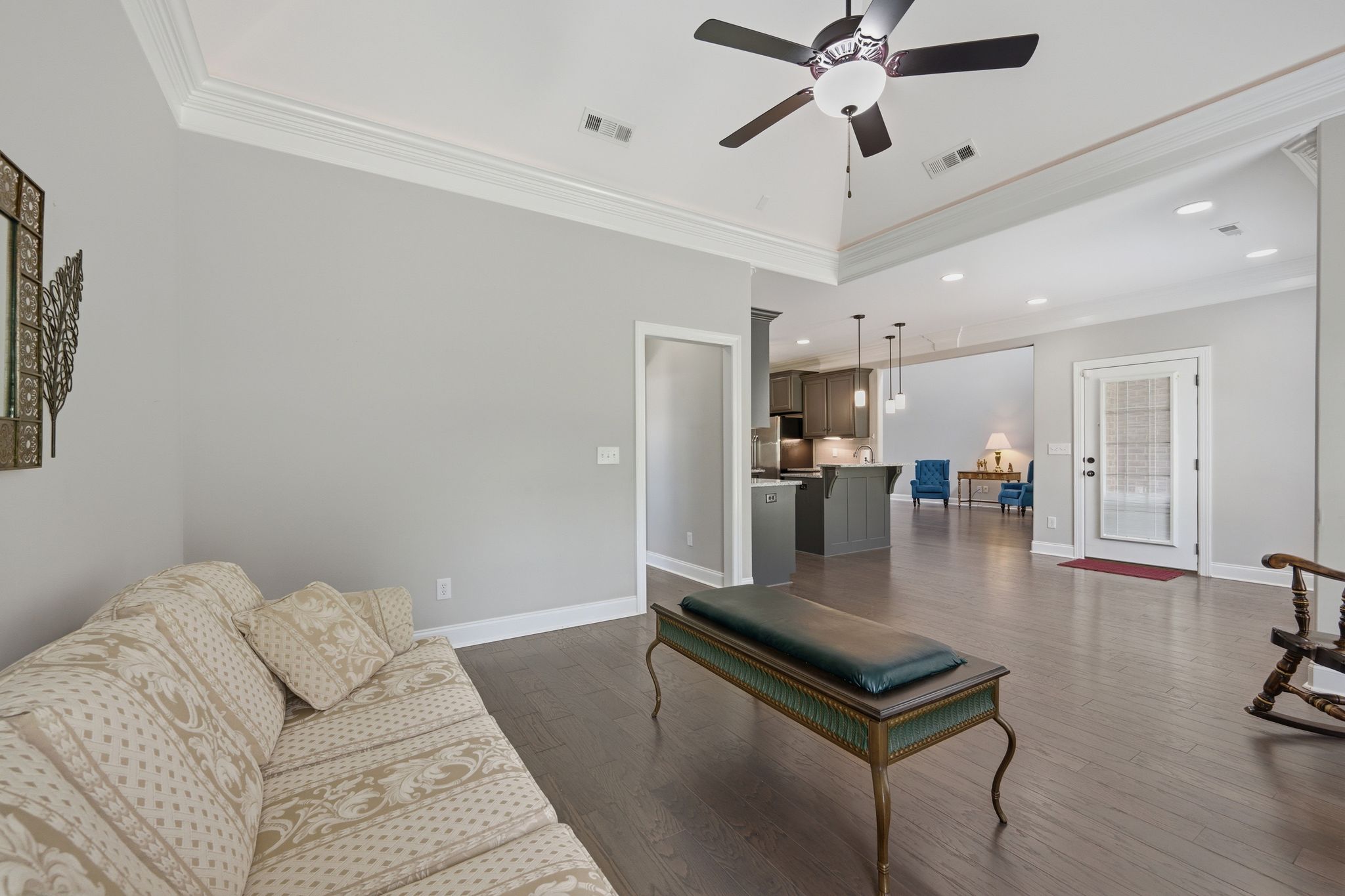  214 Legendwood Drive  NW - 物件實景