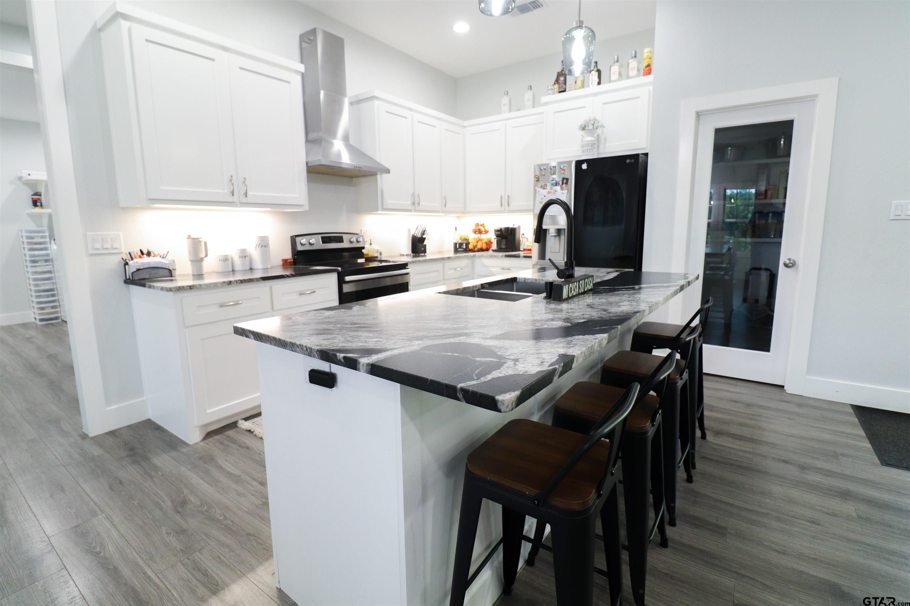 Pittsburg, Texas, 75686, United States, 4 Bedrooms Bedrooms, ,3 BathroomsBathrooms,Residential,For Sale,1943296