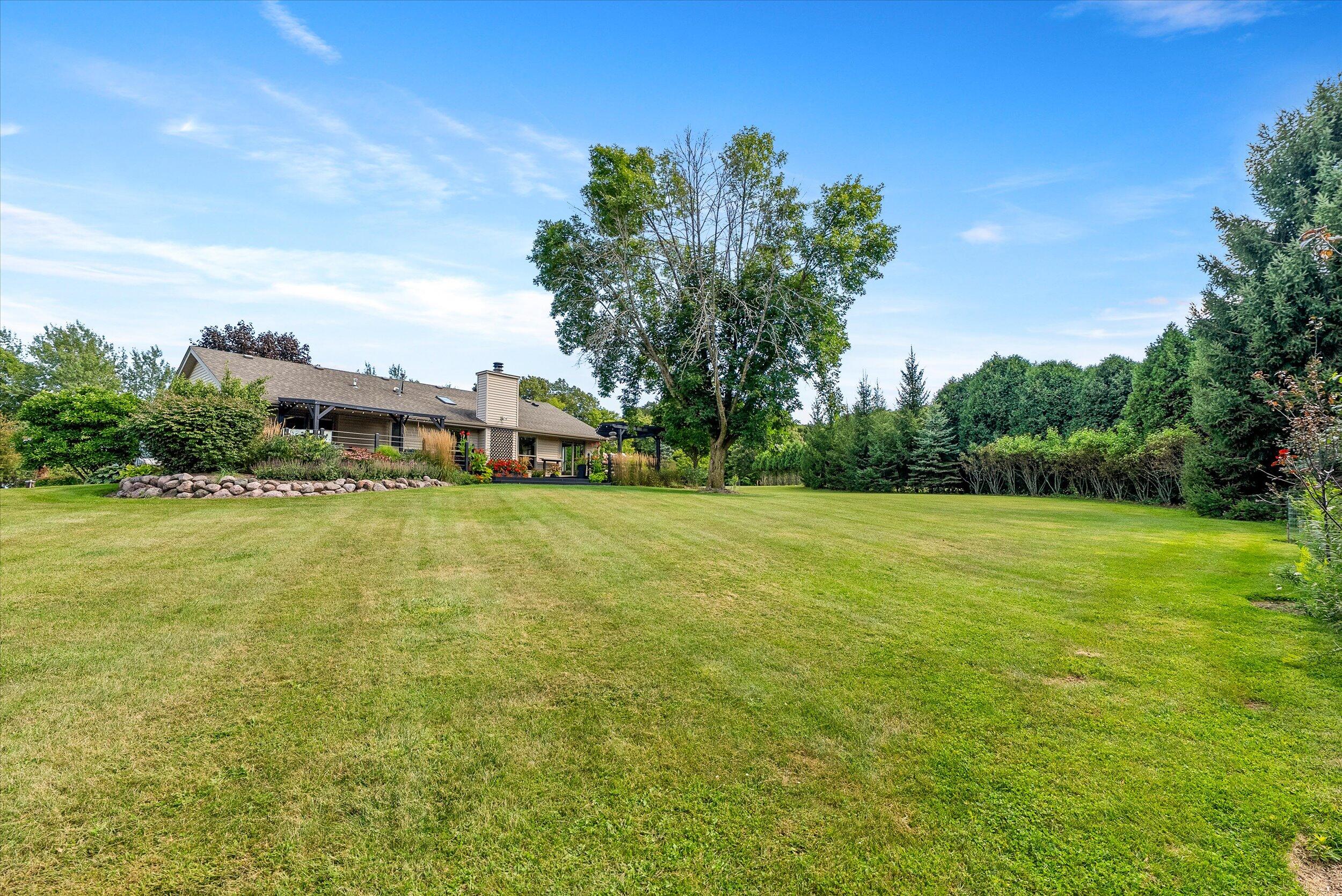 Grafton, Wisconsin, 53024, United States, 3 Bedrooms Bedrooms, ,2 BathroomsBathrooms,Residential,For Sale,1938836