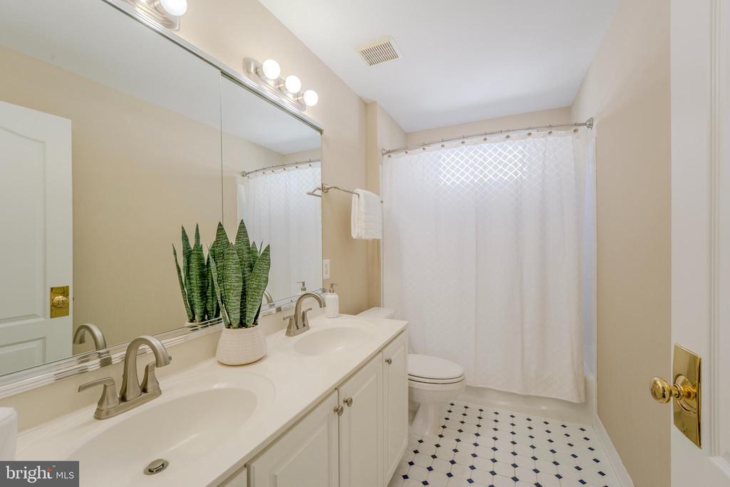 Reston, Virginia, 20194, United States, 4 Bedrooms Bedrooms, ,4 BathroomsBathrooms,Residential,For Sale,2047998