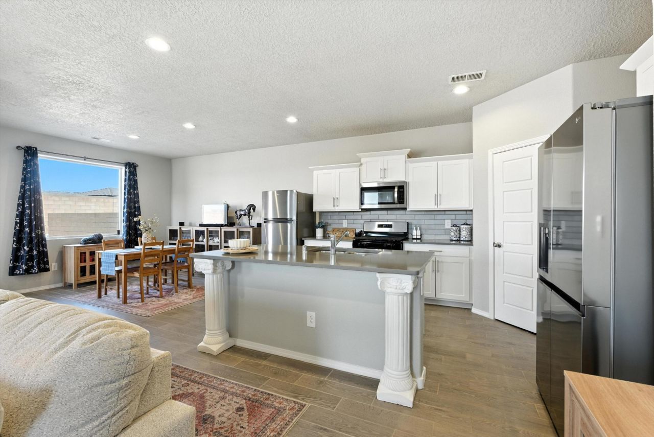 Rio Rancho, New Mexico, 87124, United States, 4 Bedrooms Bedrooms, ,3 BathroomsBathrooms,Residential,For Sale,1868349