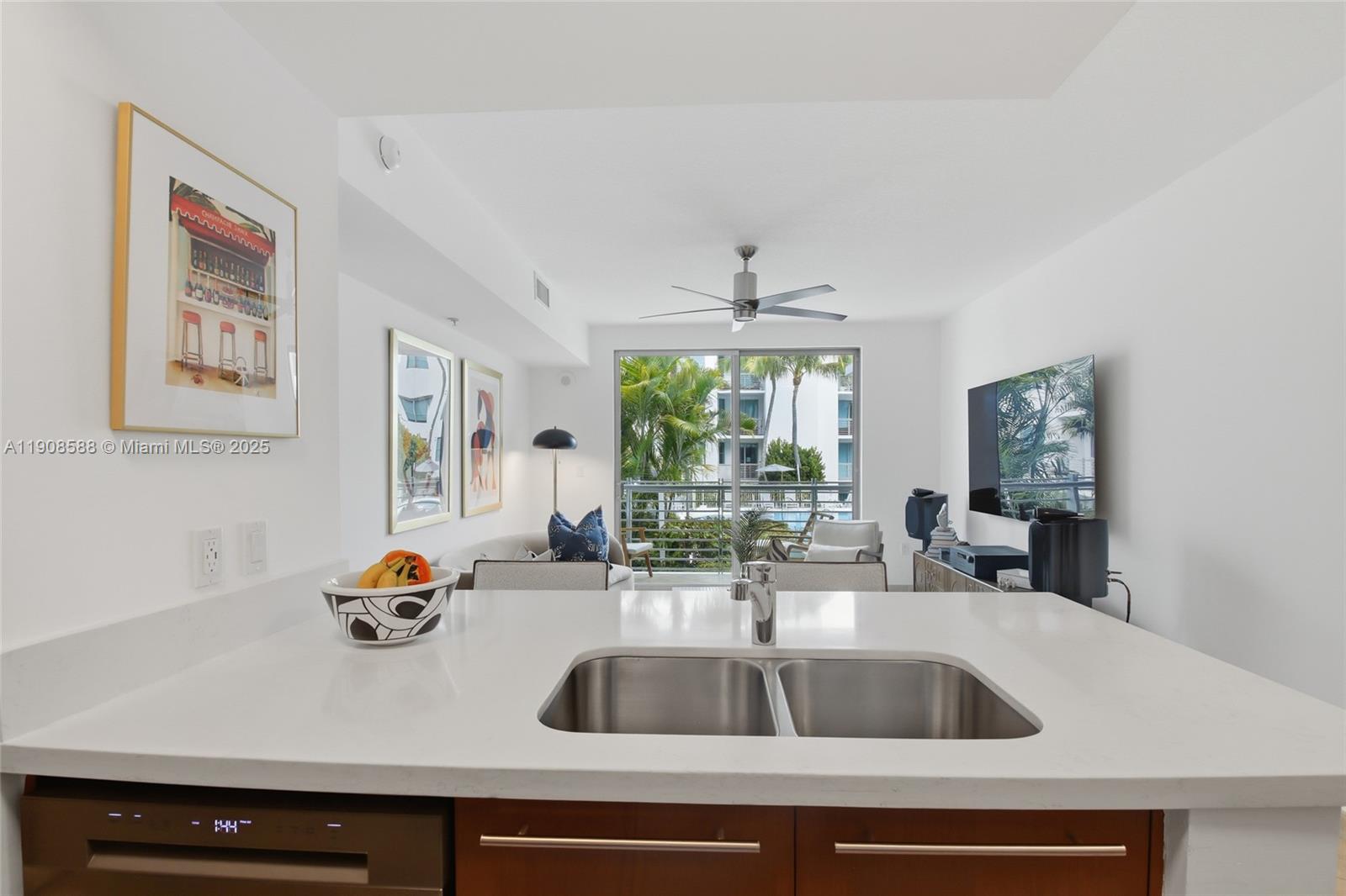 Miami Beach, Florida, 33139, United States, 1 Bedroom Bedrooms, ,1 BathroomBathrooms,Residential,For Sale,1988236