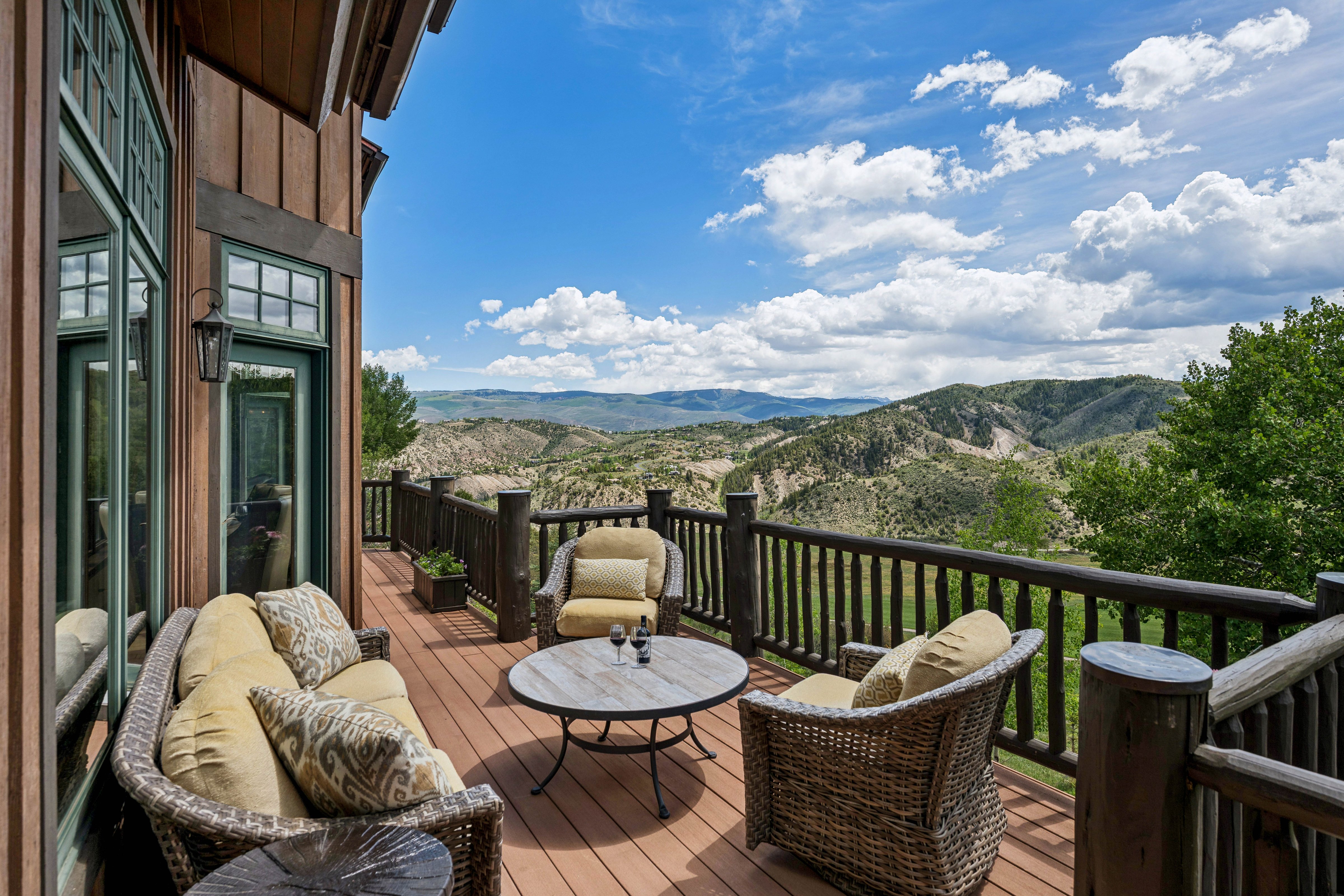  35 Stag Gulch Court Embraces Open Space Meadows With Golf Course Access - 物件實景