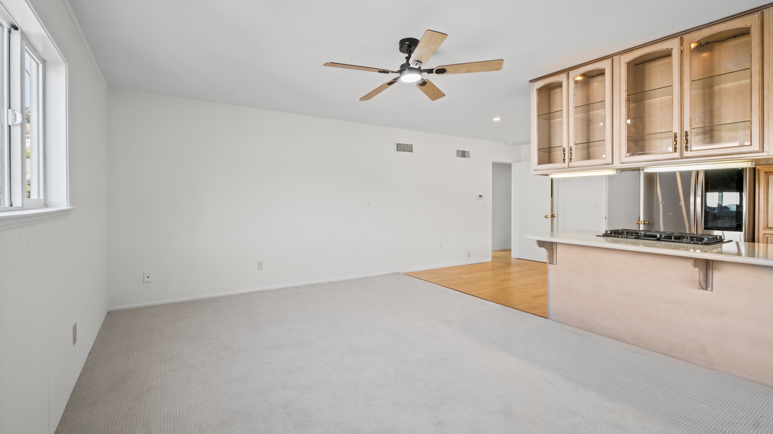  Spacious Mont Marin Contemporary with Open Space Views - 物件實景