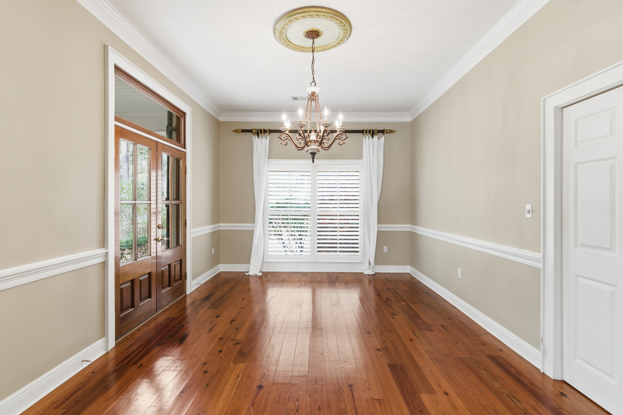 Hattiesburg, Mississippi, 39402, United States, 5 Bedrooms Bedrooms, ,7 BathroomsBathrooms,Residential,For Sale,2005414