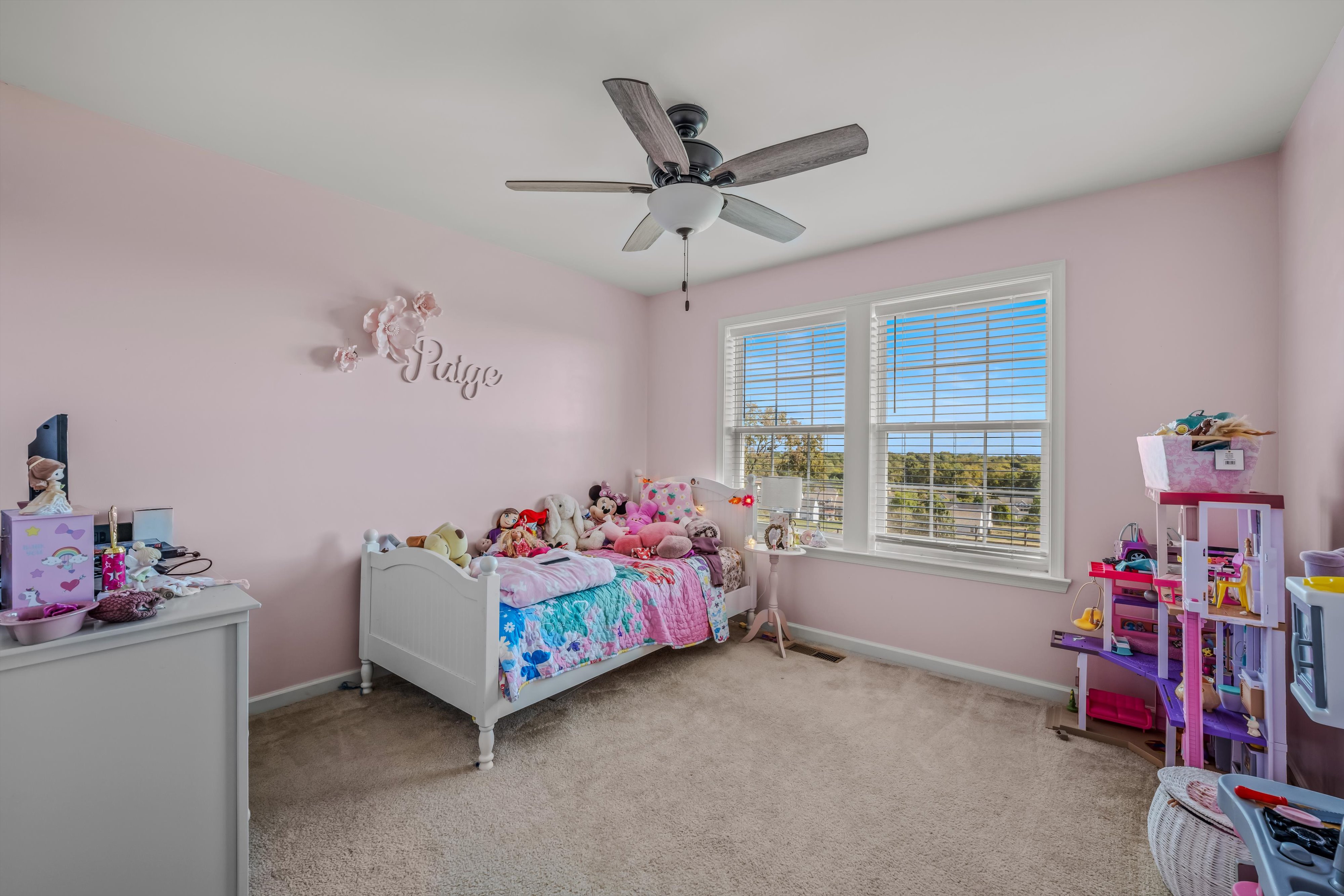 Matinsburg, West Virginia, 25403, United States, 4 Bedrooms Bedrooms, ,Residential,For Sale,1977883