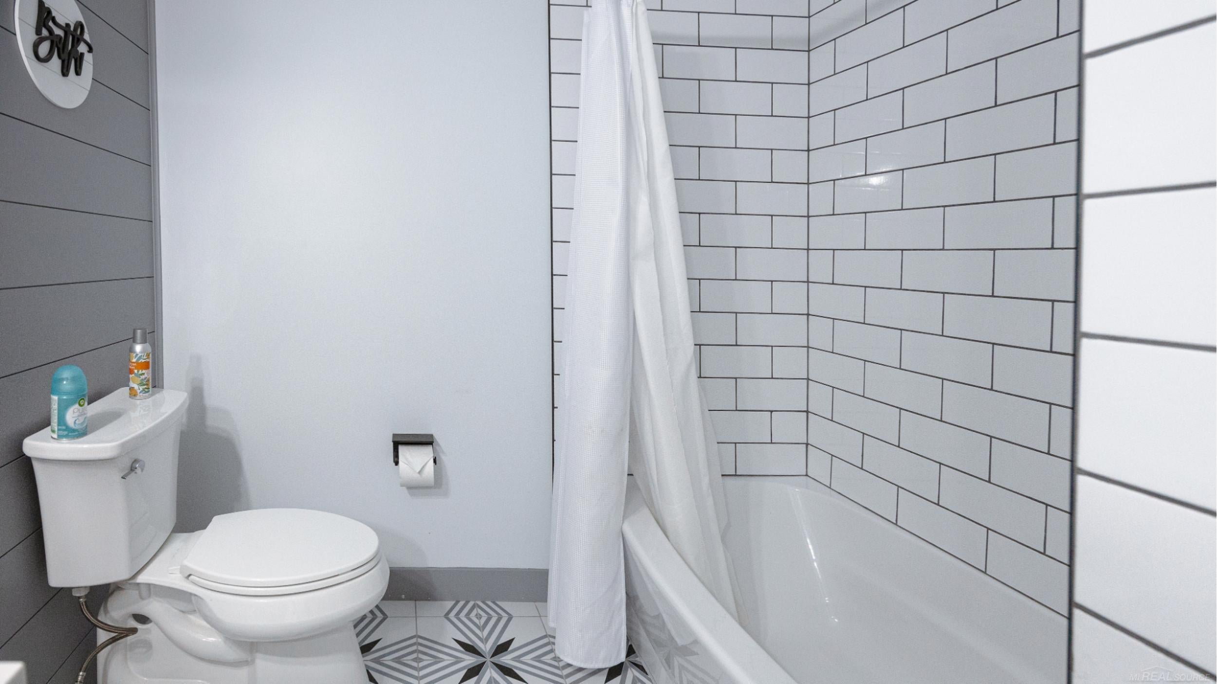 Macomb, Michigan, 48044, United States, 4 Bedrooms Bedrooms, ,3 BathroomsBathrooms,Residential,For Sale,1983565