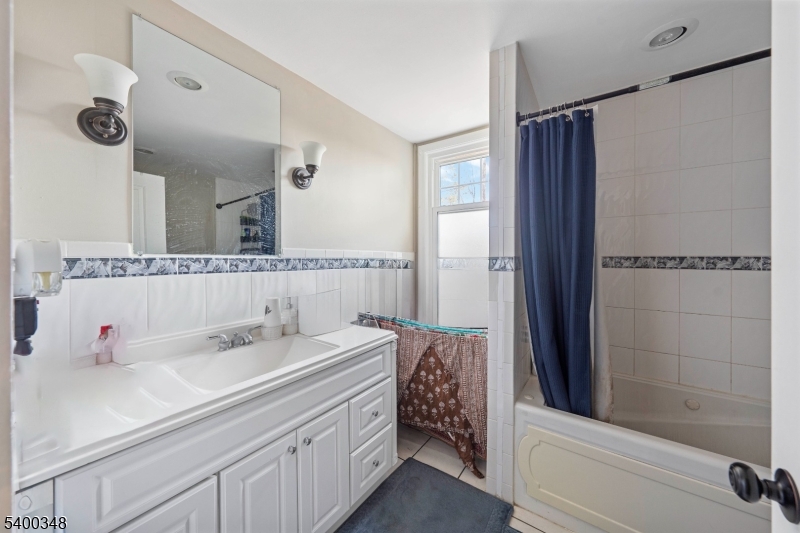 Bloomfield Twp., New Jersey, 07003, United States, 6 Bedrooms Bedrooms, ,3 BathroomsBathrooms,Residential,For Sale,2003277