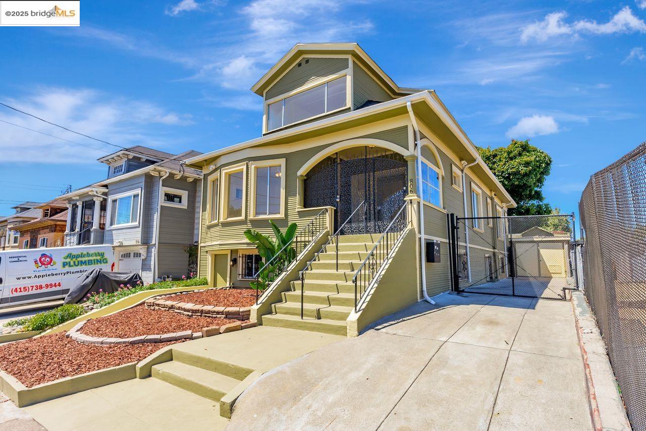 Oakland, California, 94608, United States, 6 Bedrooms Bedrooms, ,3 BathroomsBathrooms,Residential,For Sale,1939780