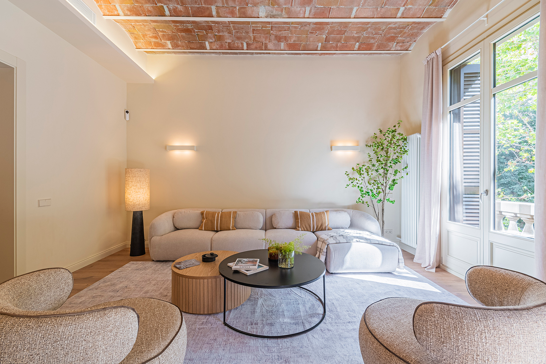  Renovated flat in historic building - L