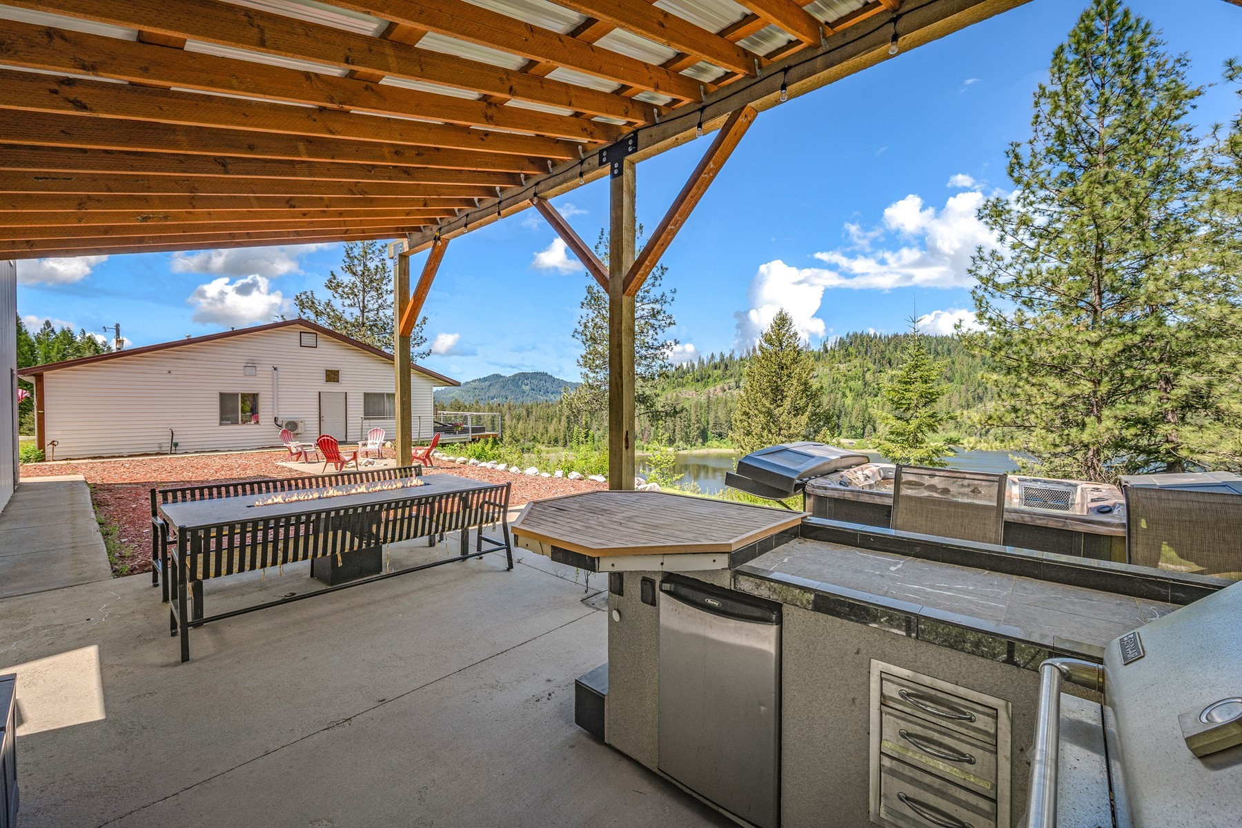  Lake Retreat on Private Acreage - 物件實景