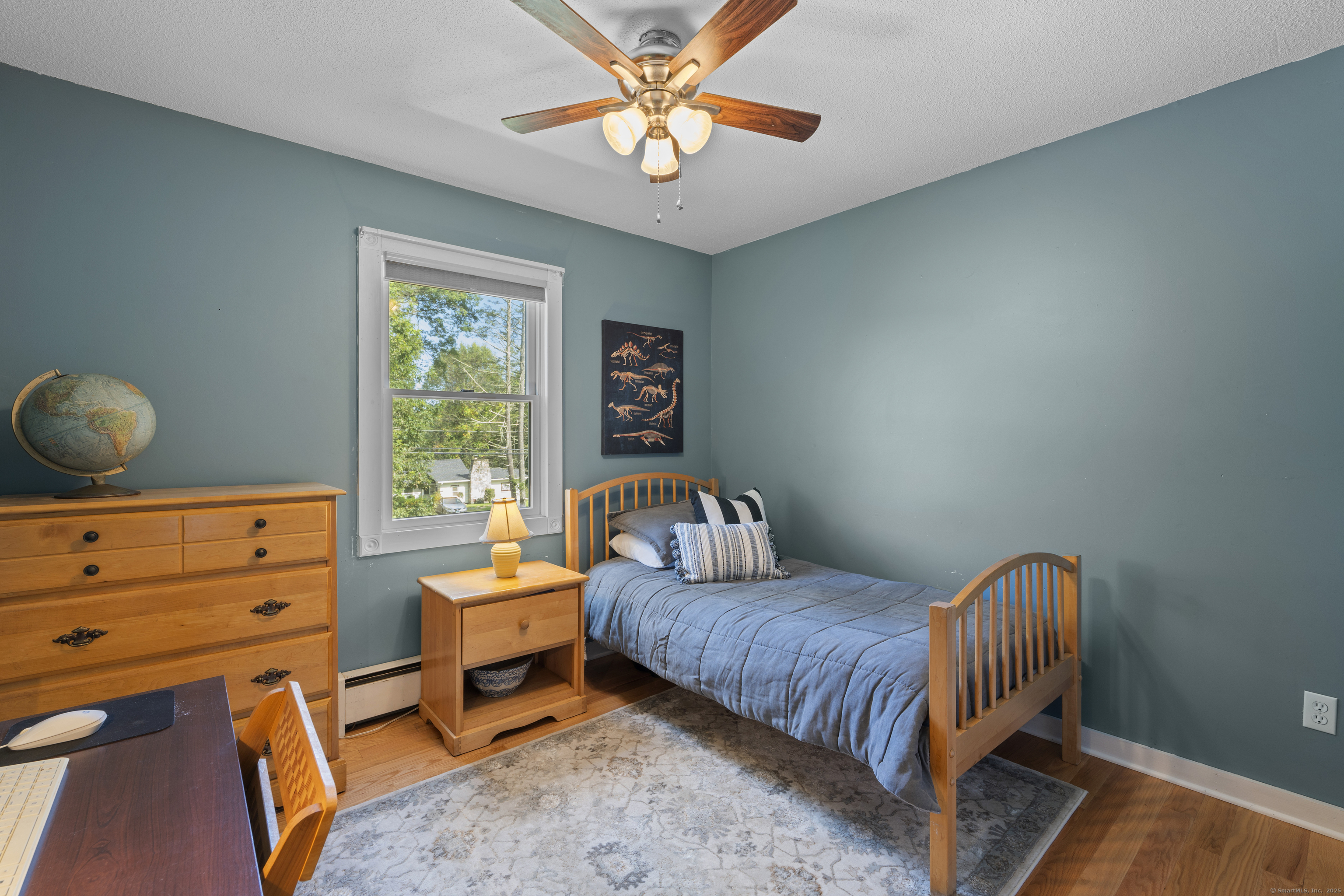 Newtown, Connecticut, 06482, United States, 3 Bedrooms Bedrooms, ,2 BathroomsBathrooms,Residential,For Sale,1962604