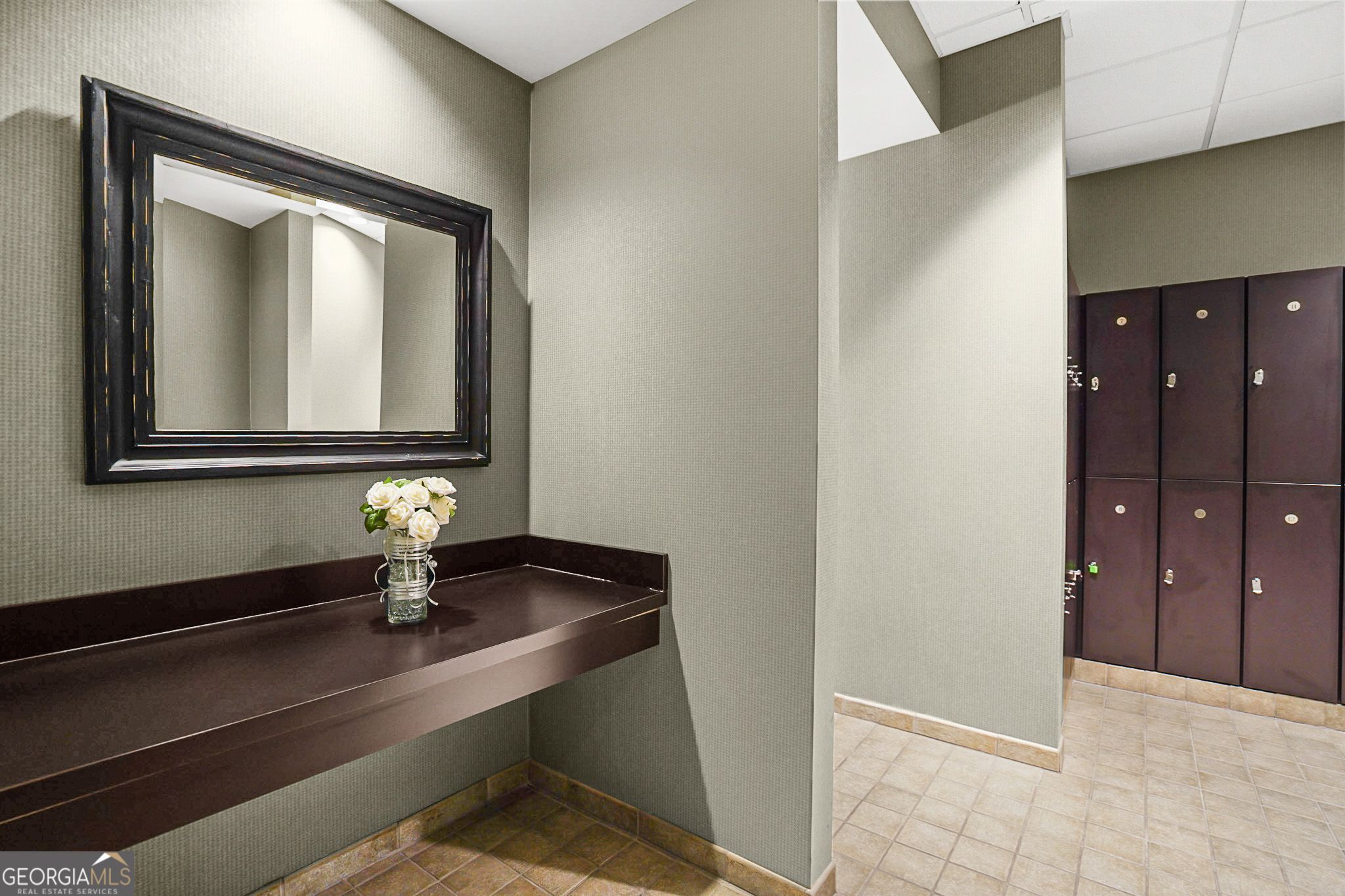 Atlanta, Georgia, 30326, United States, 2 Bedrooms Bedrooms, ,3 BathroomsBathrooms,Residential,For Sale,2001794