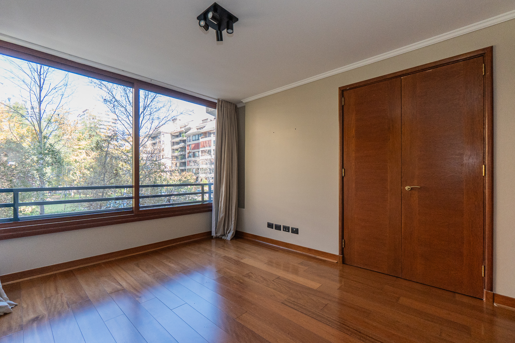 3-bedroom, 3-bathroom apartment in a prime location - 物件實景
