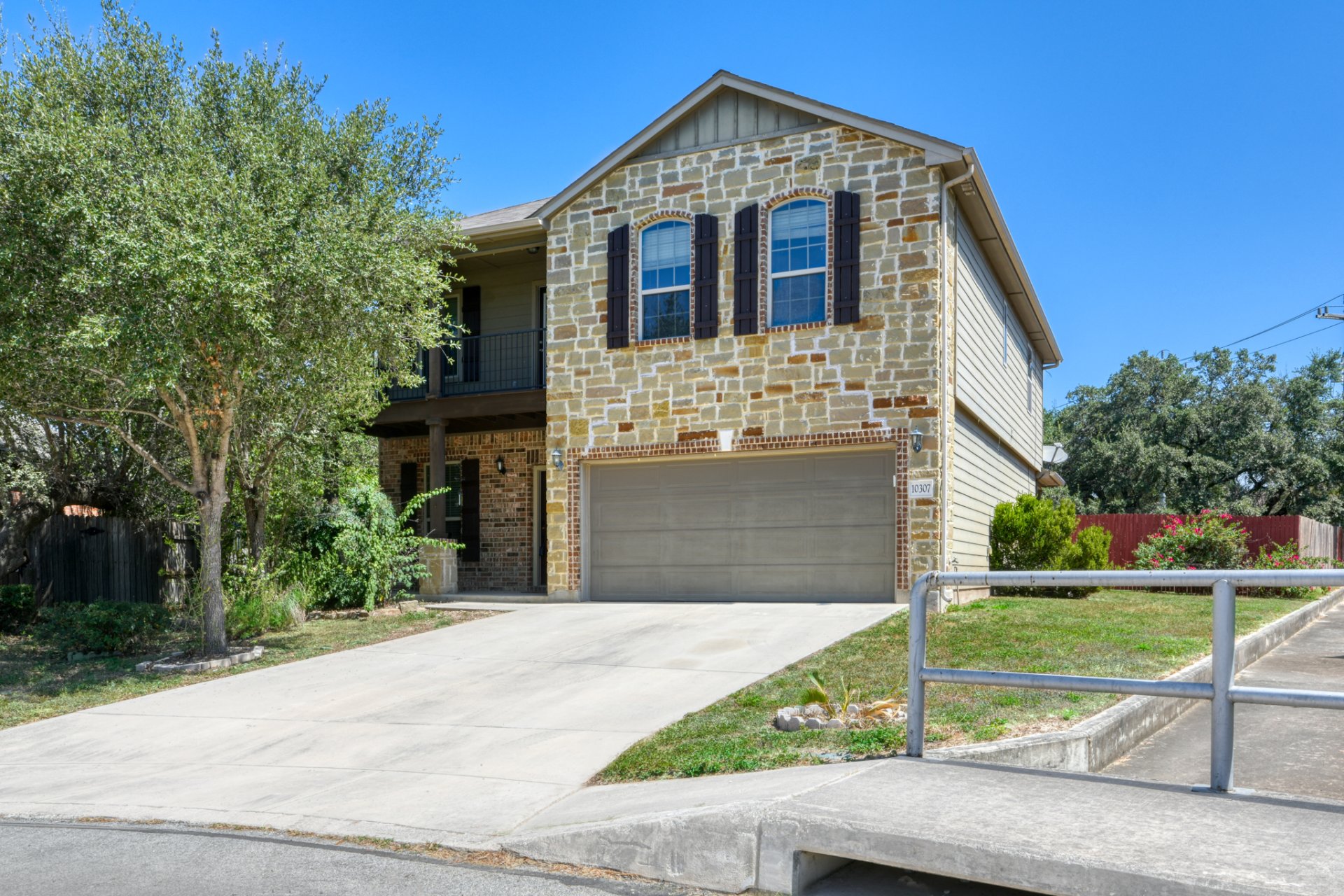 Walnut Crst, San Antonio, TX 78245