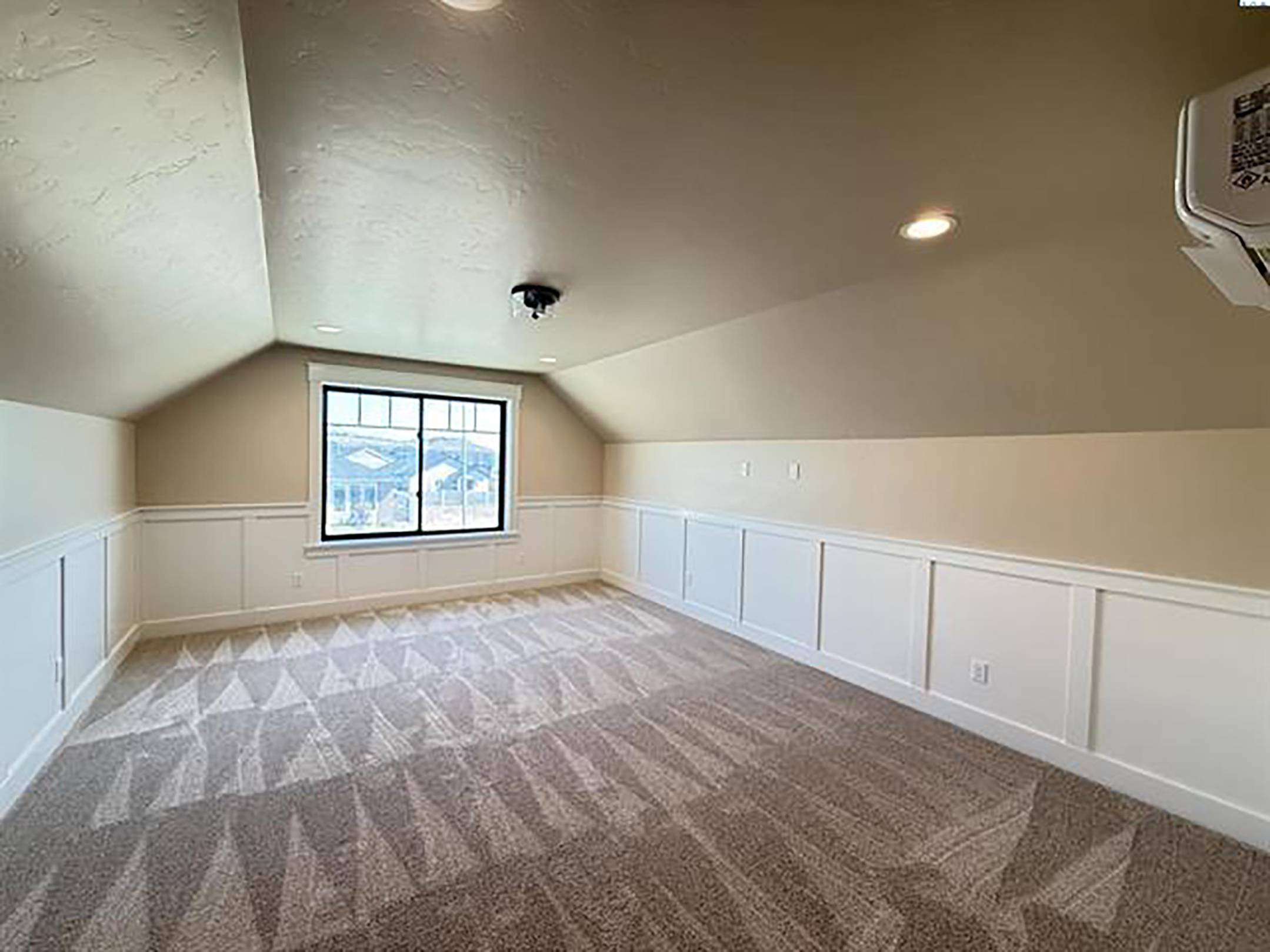  Brand new rambler with bonus room/ South Richland - 物件實景