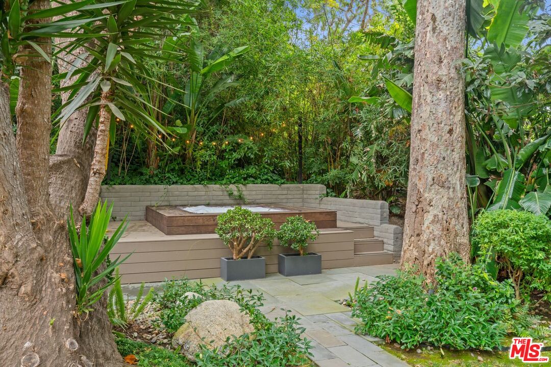 Malibu, California, 90265, United States, 5 Bedrooms Bedrooms, ,3 BathroomsBathrooms,Residential,For Sale,1998415