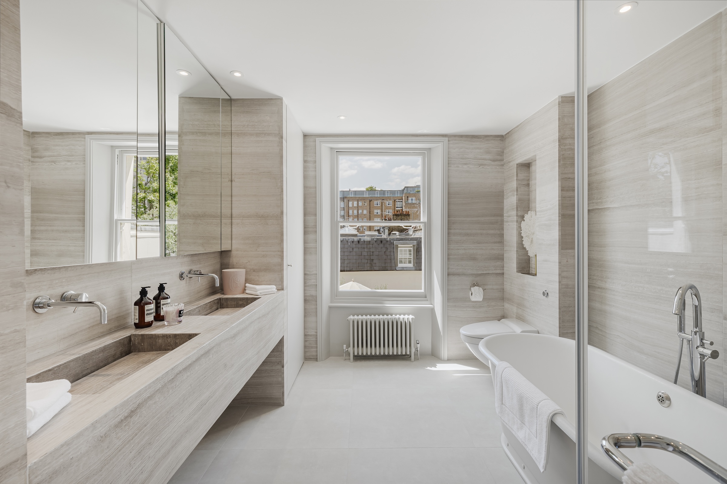  Elegant Four-Bedroom Townhouse With Private Spa - 物件實景