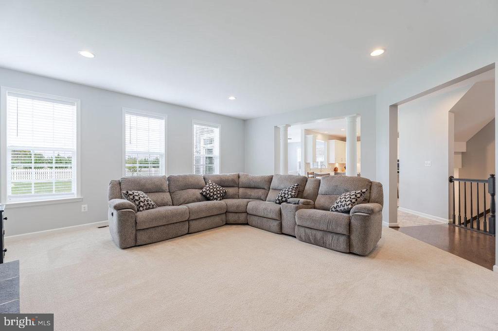 Charles Town, West Virginia, 25414, United States, 4 Bedrooms Bedrooms, ,5 BathroomsBathrooms,Residential,For Sale,1965453