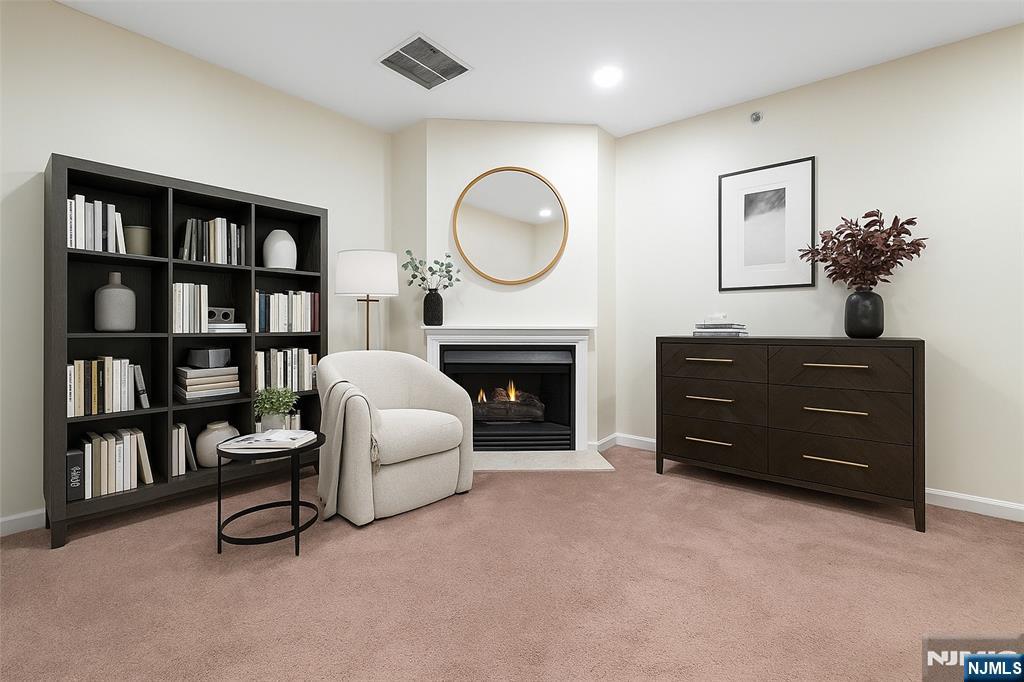 Rochelle Park, New Jersey, 07662, United States, 2 Bedrooms Bedrooms, ,3 BathroomsBathrooms,Residential,For Sale,1906079