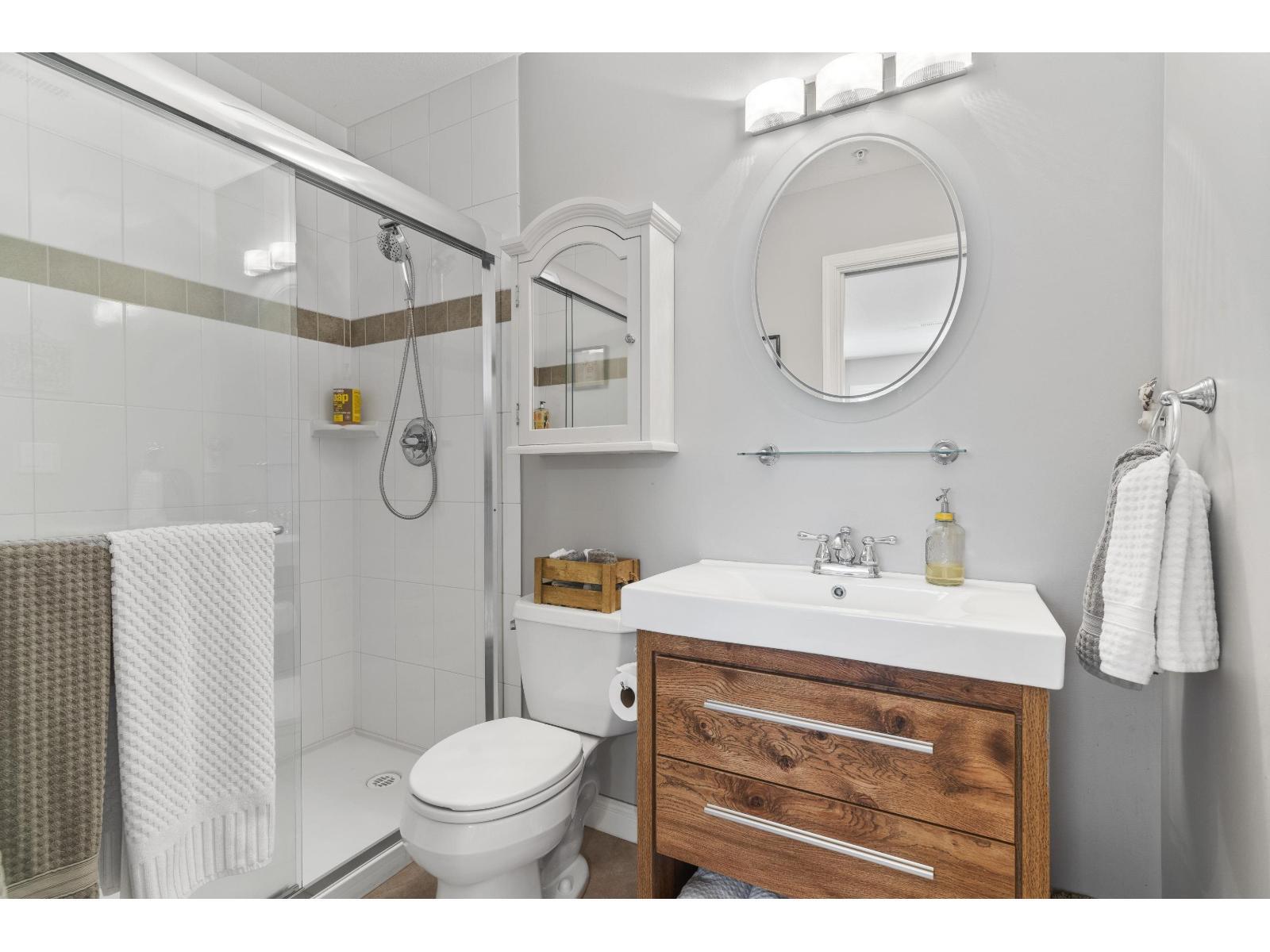 WHITE ROCK, British Columbia, V4B 3T4, CA, 3 Bedrooms Bedrooms, ,4 BathroomsBathrooms,Residential,For Sale,1949298