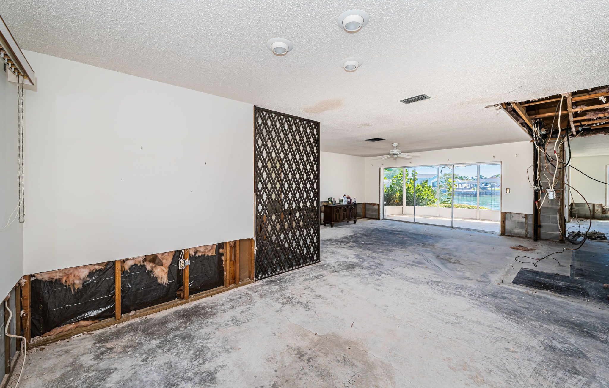 Treasure Island, Florida, 33706, United States, 3 Bedrooms Bedrooms, ,2 BathroomsBathrooms,Residential,For Sale,1976468