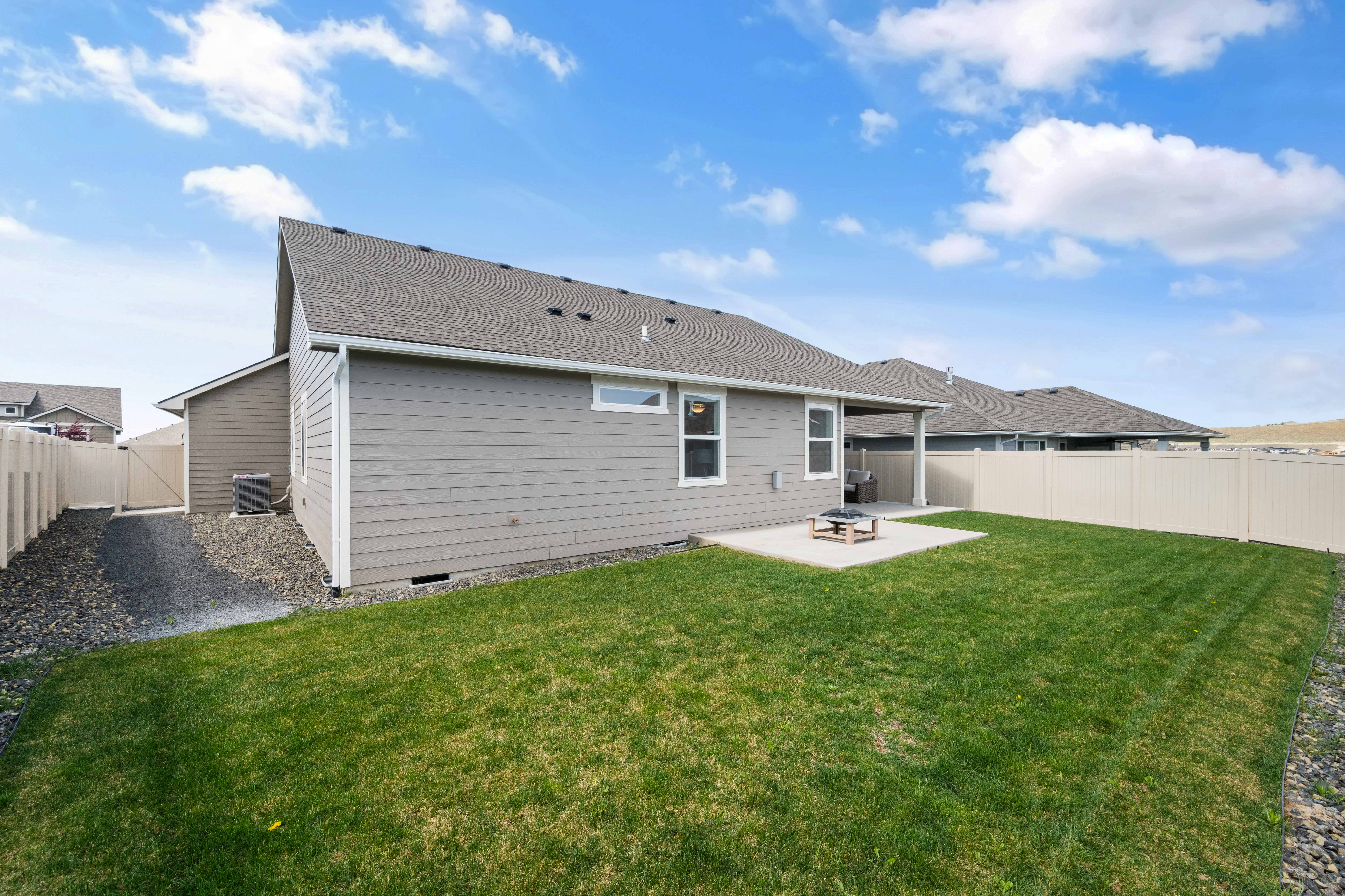  55+ Low Maintenance Living - 物件實景