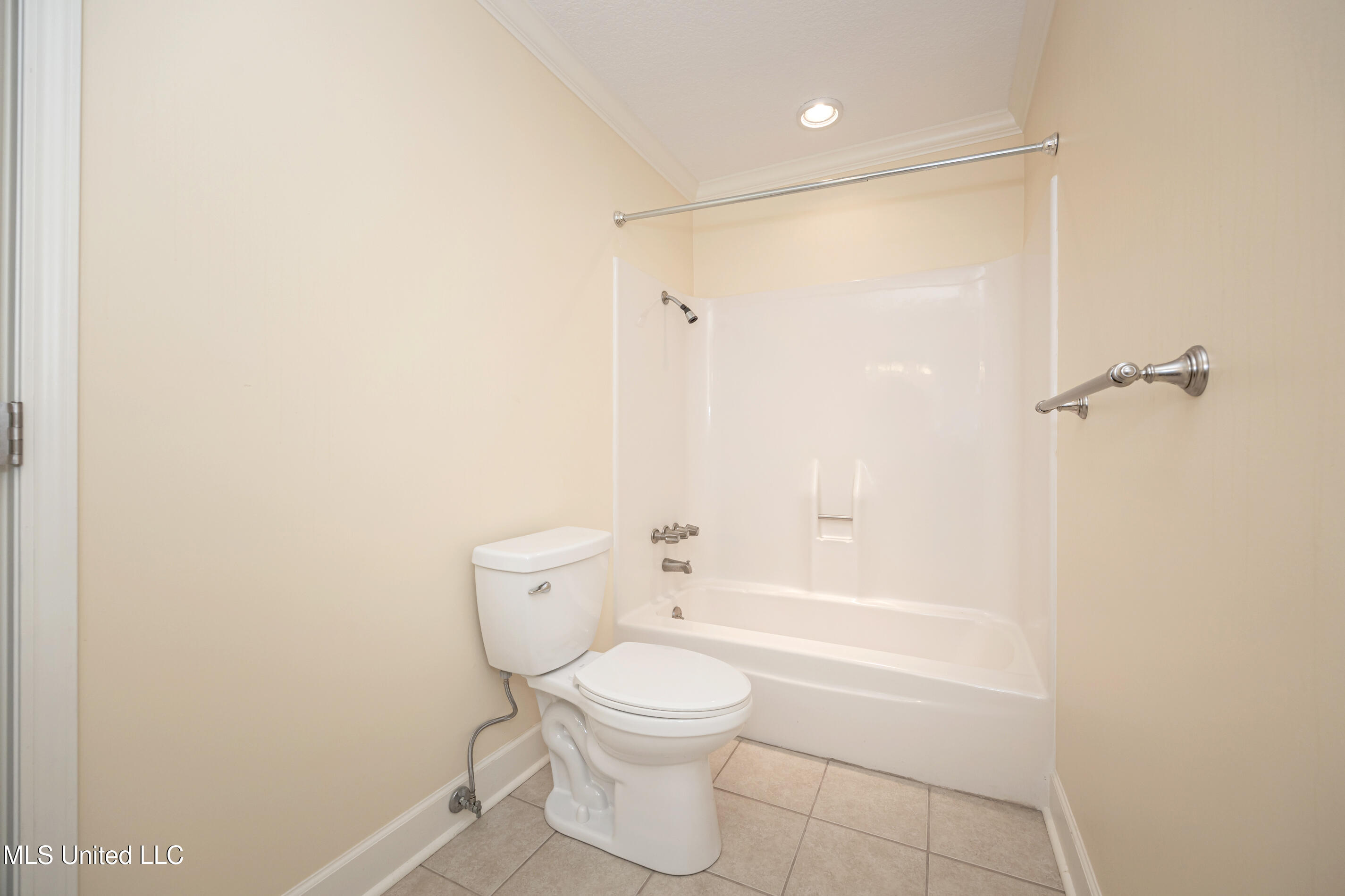 Ocean Springs, Mississippi, 39564, United States, 3 Bedrooms Bedrooms, ,3 BathroomsBathrooms,Residential,For Sale,1903607