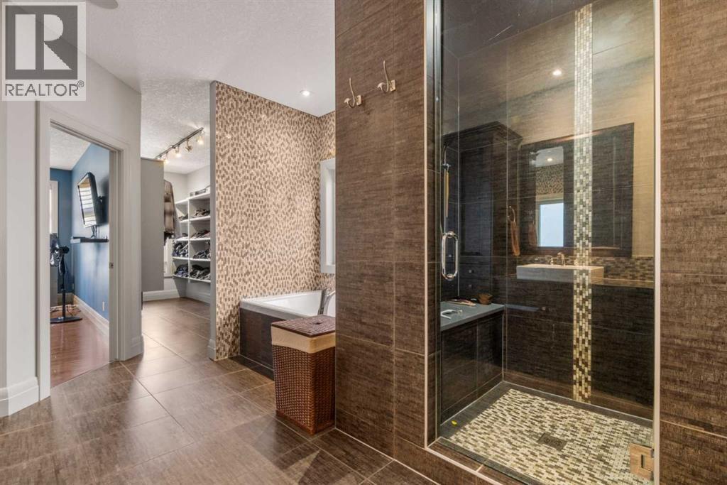 CALGARY, Alberta, T2E 2A7, CA, 5 Bedrooms Bedrooms, ,3 BathroomsBathrooms,Residential,For Sale,1947976