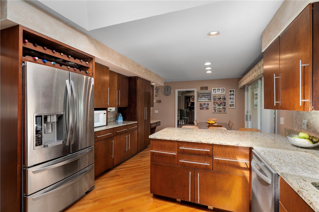 Cranston, Rhode Island, 02920, United States, 4 Bedrooms Bedrooms, ,5 BathroomsBathrooms,Residential,For Sale,1916755