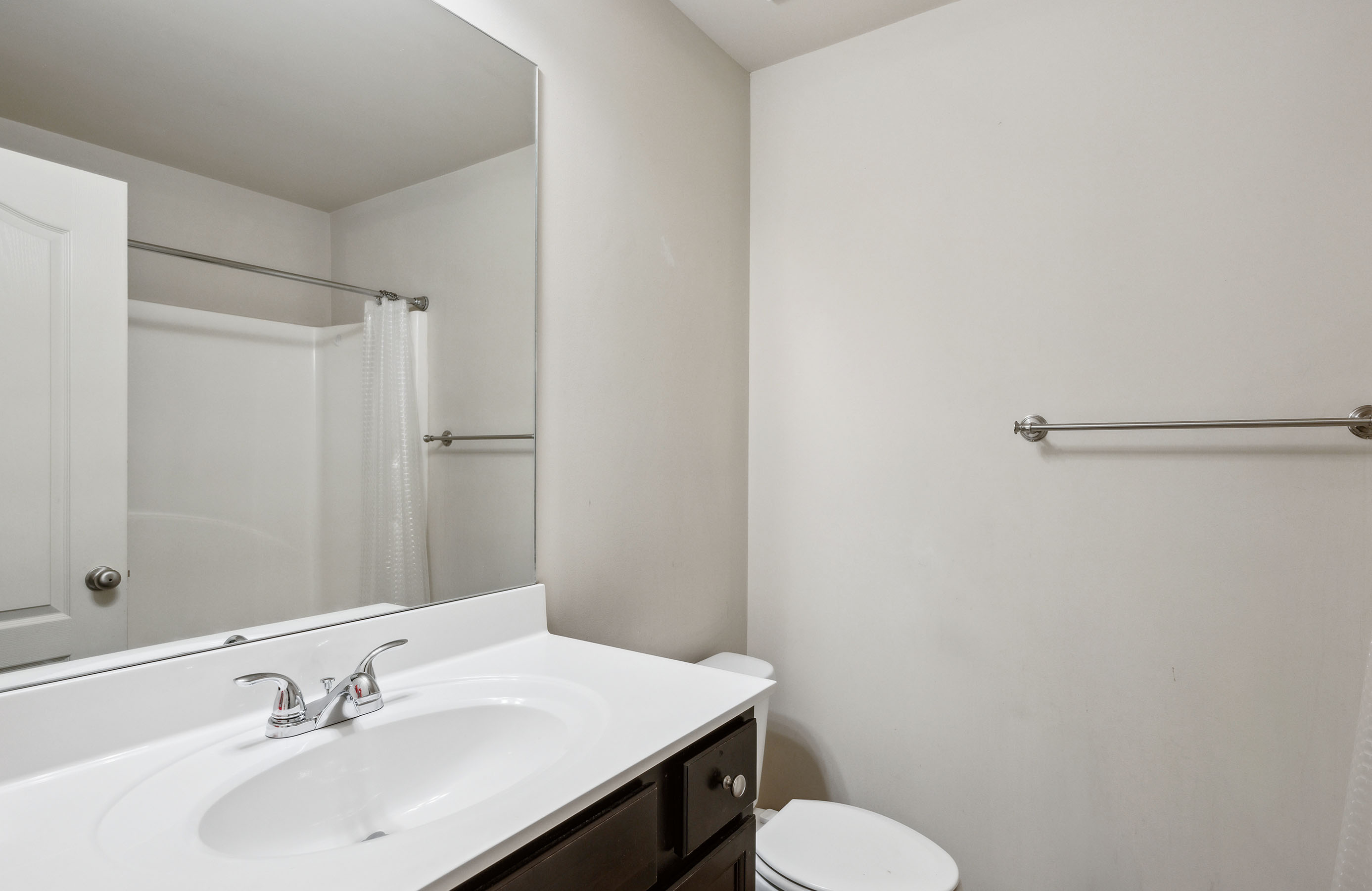  Welcome to this Beautifully Maintained Two-Story Townhome - 物件實景
