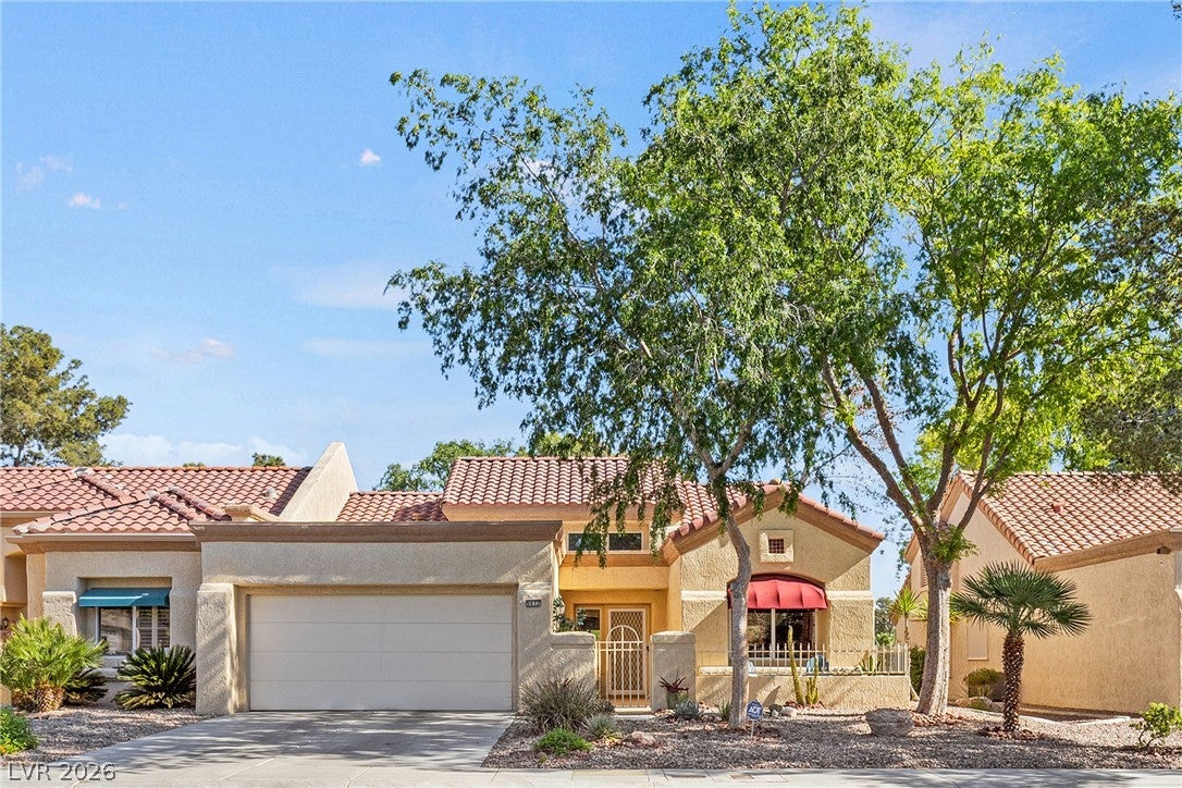 Las Vegas, Nevada, 89134, United States, 2 Bedrooms Bedrooms, ,2 BathroomsBathrooms,Residential,For Sale,2031210