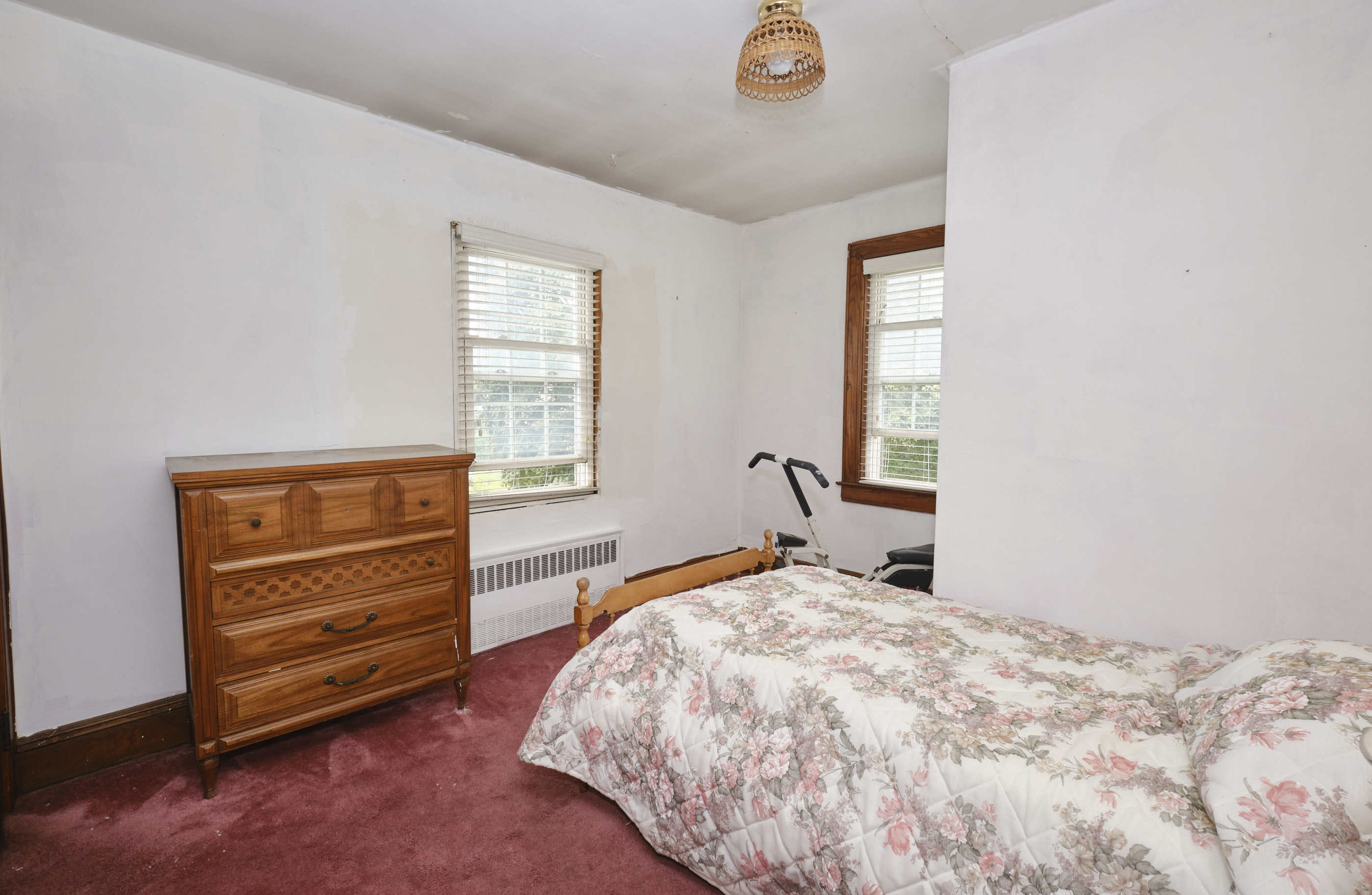 Floral Park, New York, 11001, United States, 3 Bedrooms Bedrooms, ,2 BathroomsBathrooms,Residential,For Sale,1974847