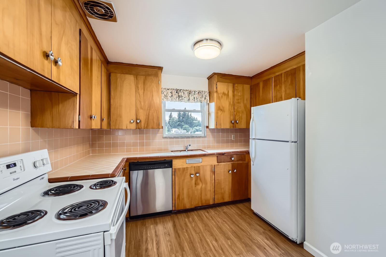 Seattle, Washington, 98125, United States, ,Residential,For Sale,1928074