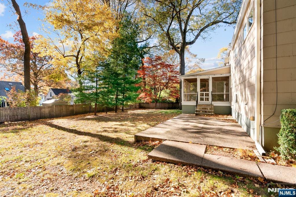 Midland Park, New Jersey, 07432, United States, 3 Bedrooms Bedrooms, ,2 BathroomsBathrooms,Residential,For Sale,1989526