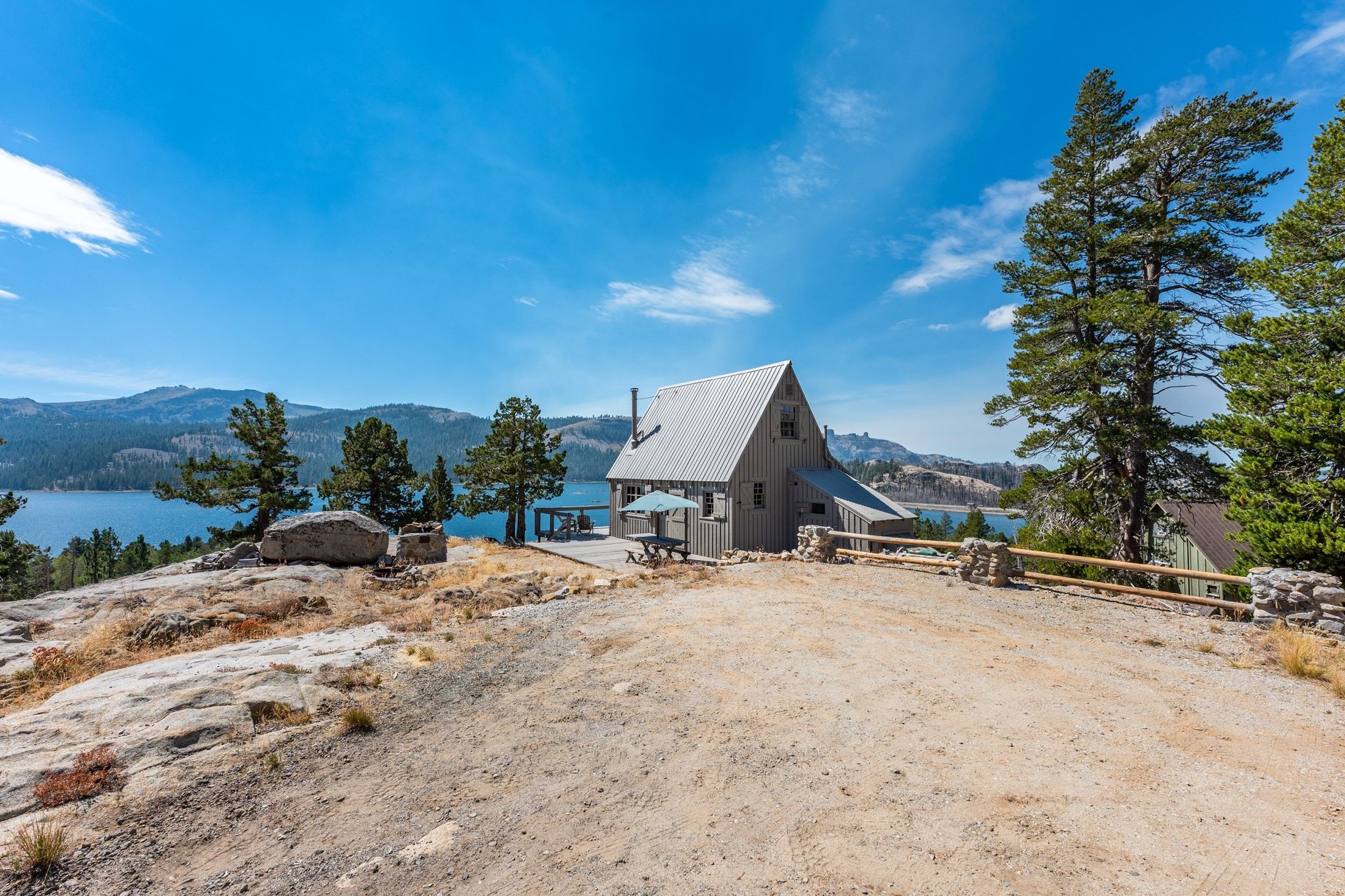  The Juniper Cabin: A Wild Invitation to See the World Differently - 物件實景