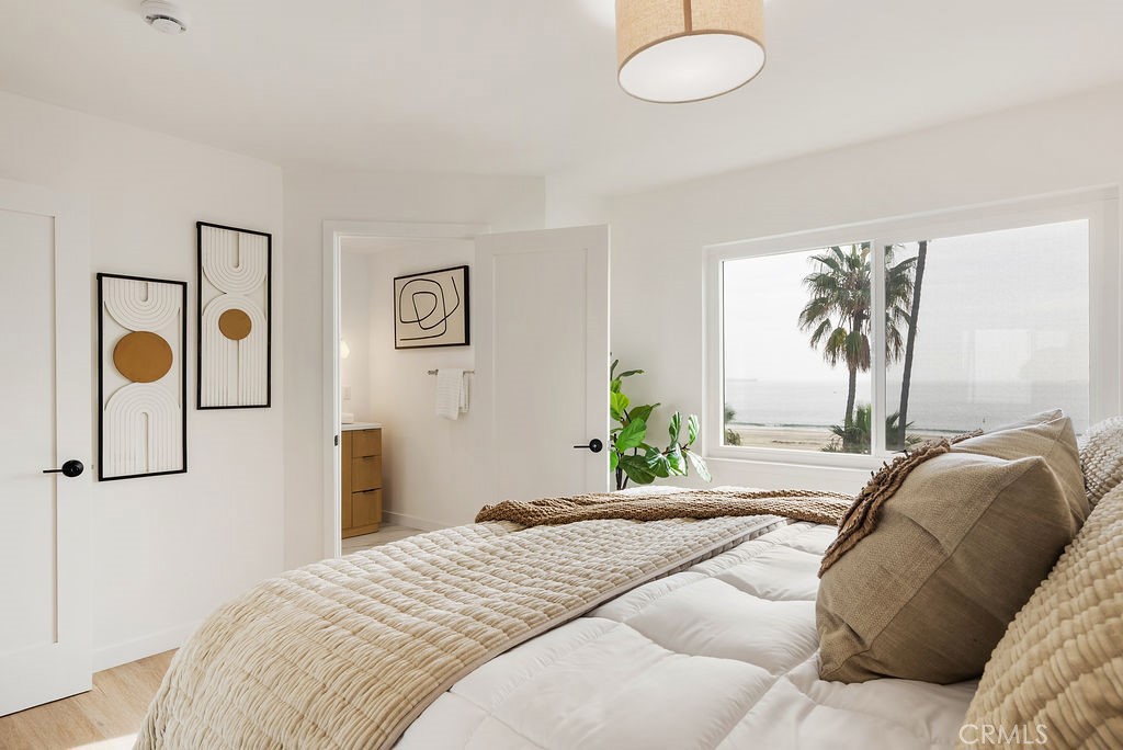 Long Beach, California, 90802, United States, 2 Bedrooms Bedrooms, ,2 BathroomsBathrooms,Residential,For Sale,1994707