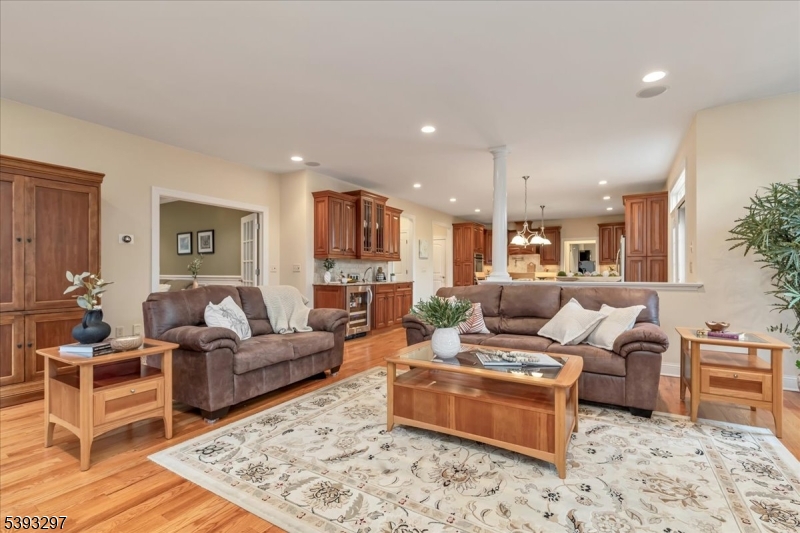 Edison Twp., New Jersey, 08820, United States, 5 Bedrooms Bedrooms, ,4 BathroomsBathrooms,Residential,For Sale,1989591