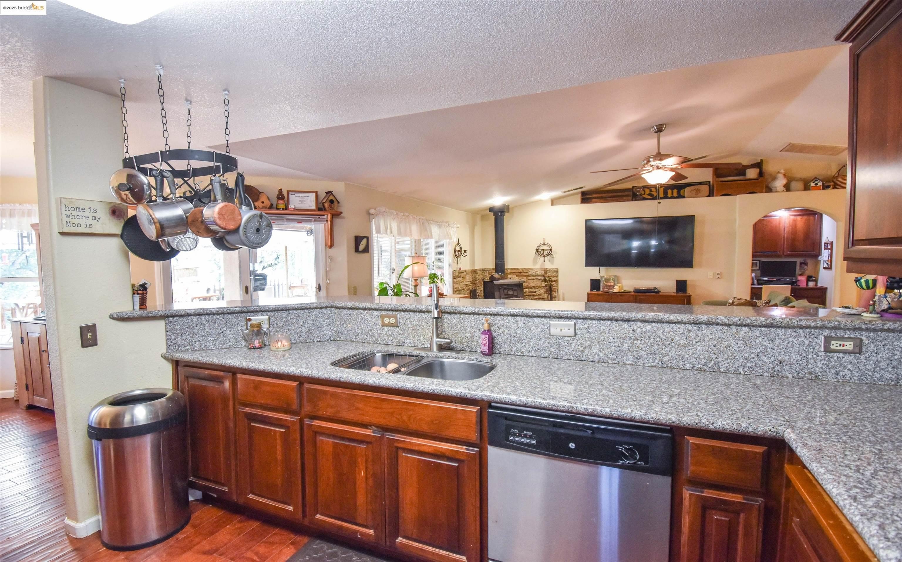 Jamestown, California, 95327, United States, 3 Bedrooms Bedrooms, ,2 BathroomsBathrooms,Residential,For Sale,1828112