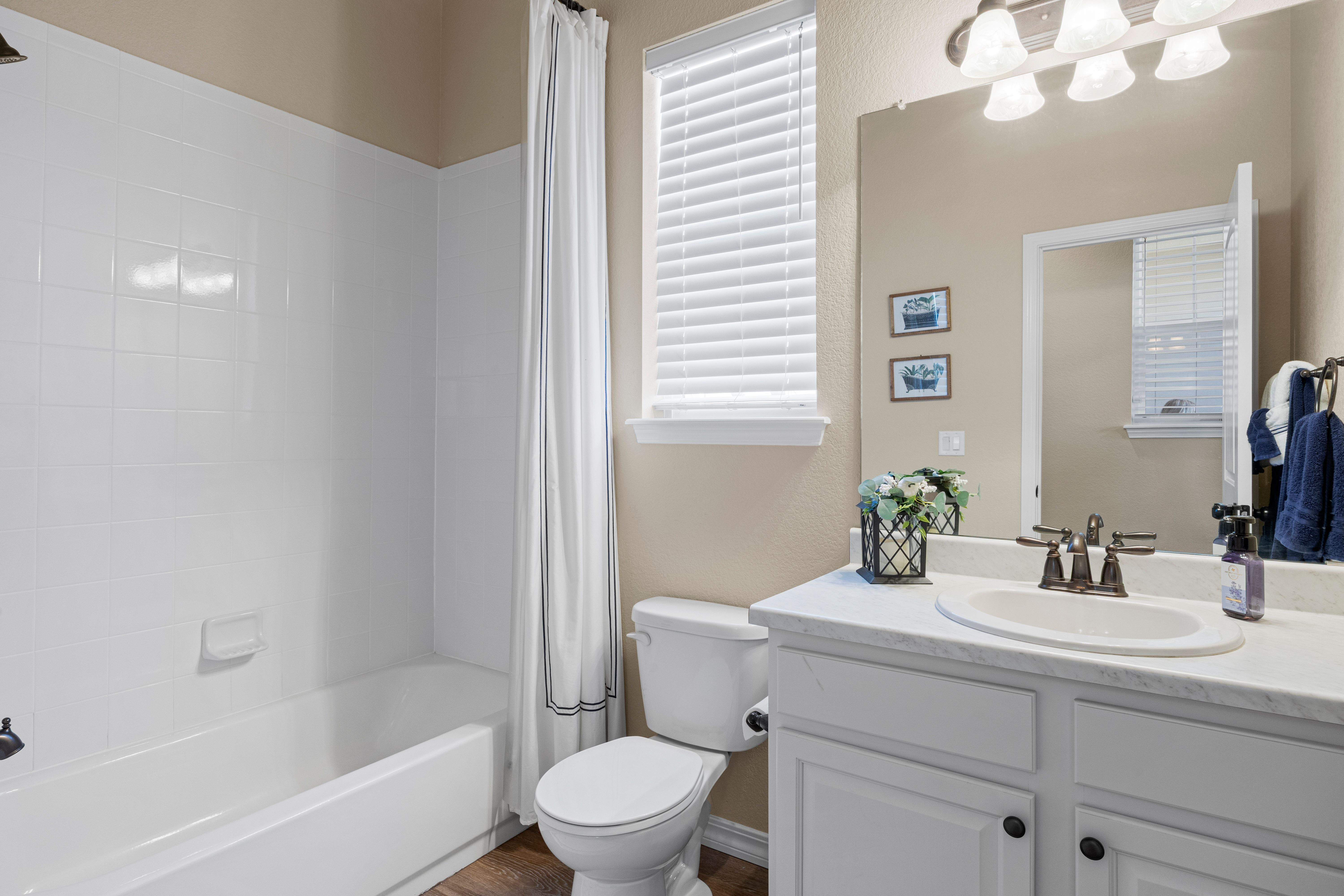  Open, Spacious, Upgraded, Walkout Rancher is Meticulous and with Views - 物件實景