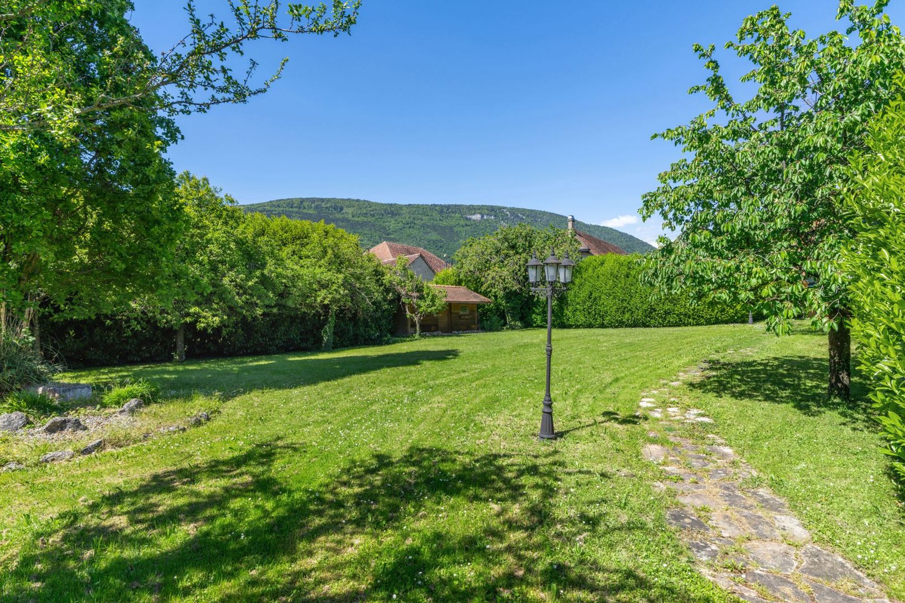  Property with authentic charm, meticulous finishings and large garden - 物件實景