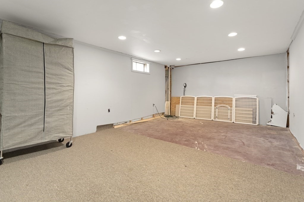 Saugus, Massachusetts, 01906, United States, 3 Bedrooms Bedrooms, ,3 BathroomsBathrooms,Residential,For Sale,1931049