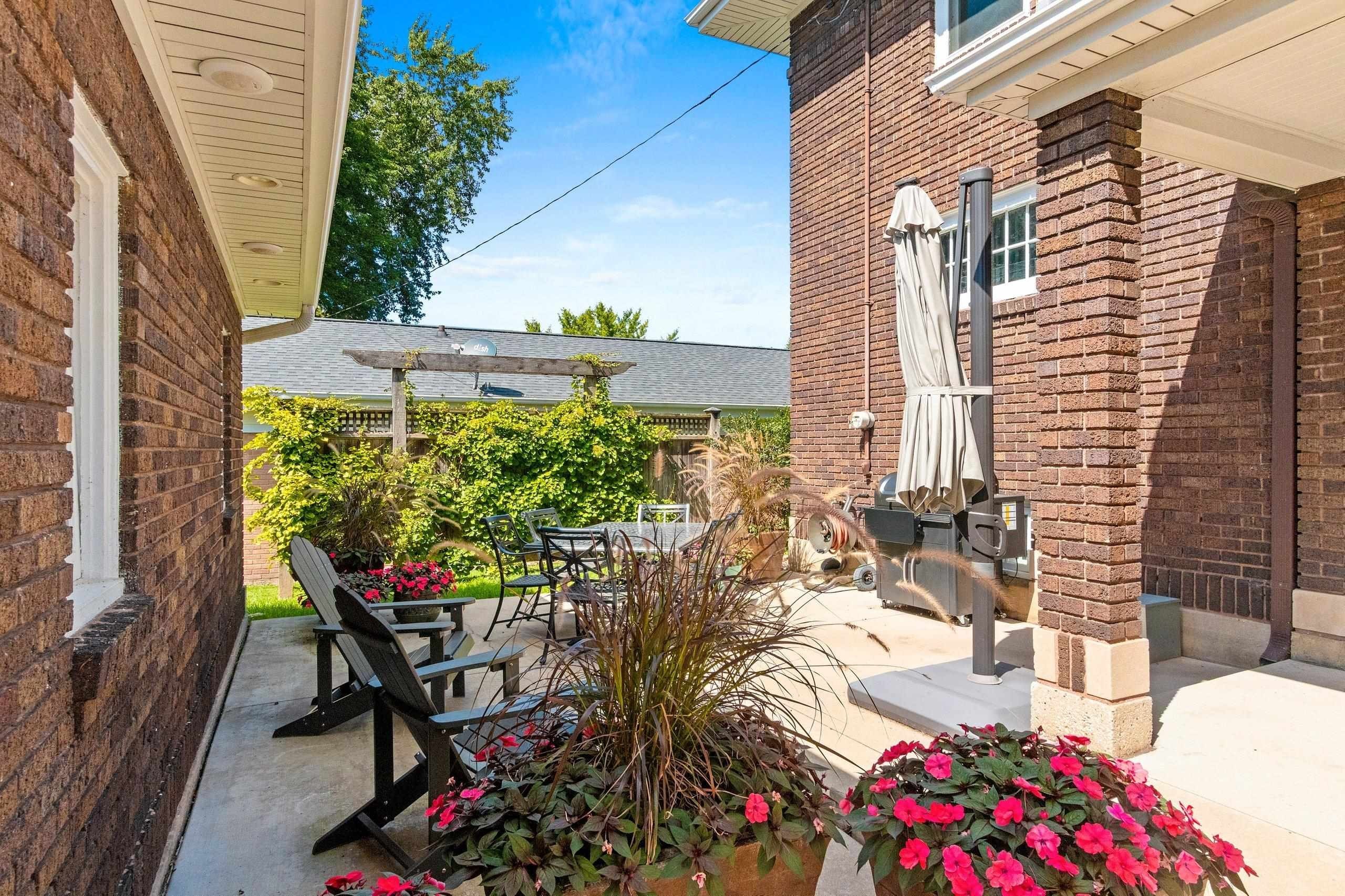 GREEN BAY, Wisconsin, 54301-3217, United States, 4 Bedrooms Bedrooms, ,3 BathroomsBathrooms,Residential,For Sale,1984503