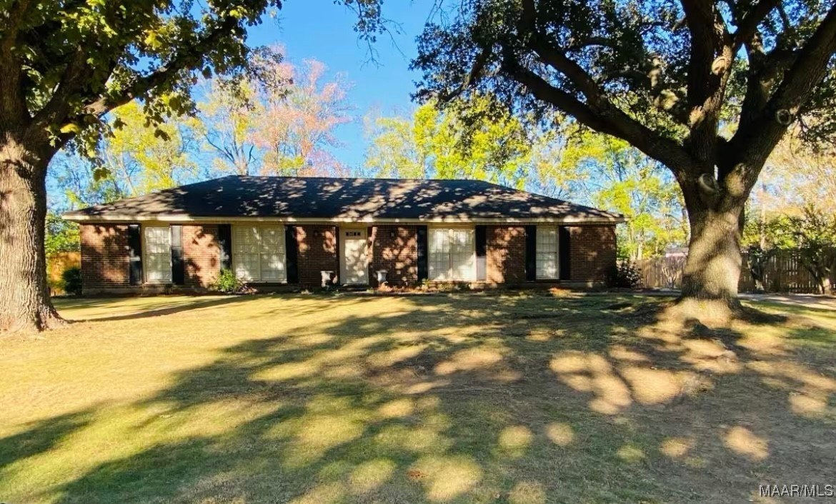 Lancaster Ln, Montgomery, AL 36106