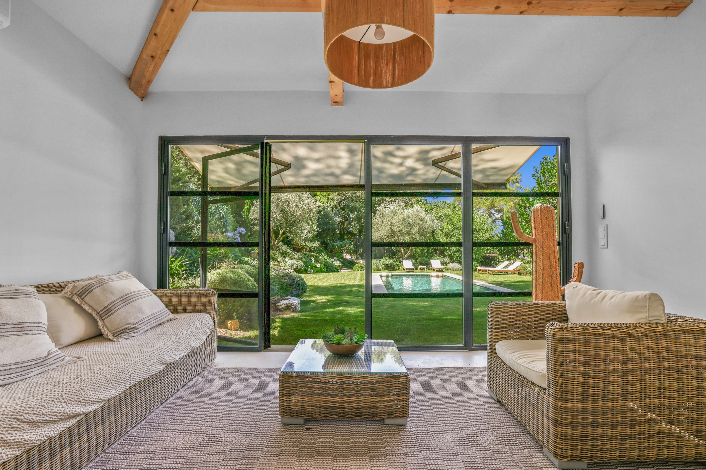  Le Cannet, luxury property for sale with landscaped gardens, heated swimming po… - 物件實景