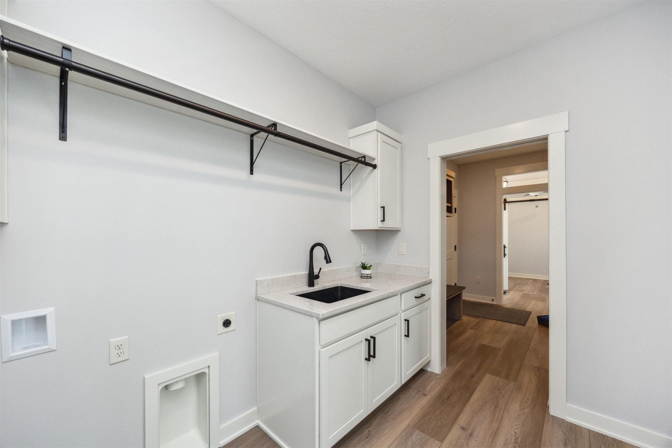 Clive, Iowa, 50325, United States, 4 Bedrooms Bedrooms, ,3 BathroomsBathrooms,Residential,For Sale,1977212