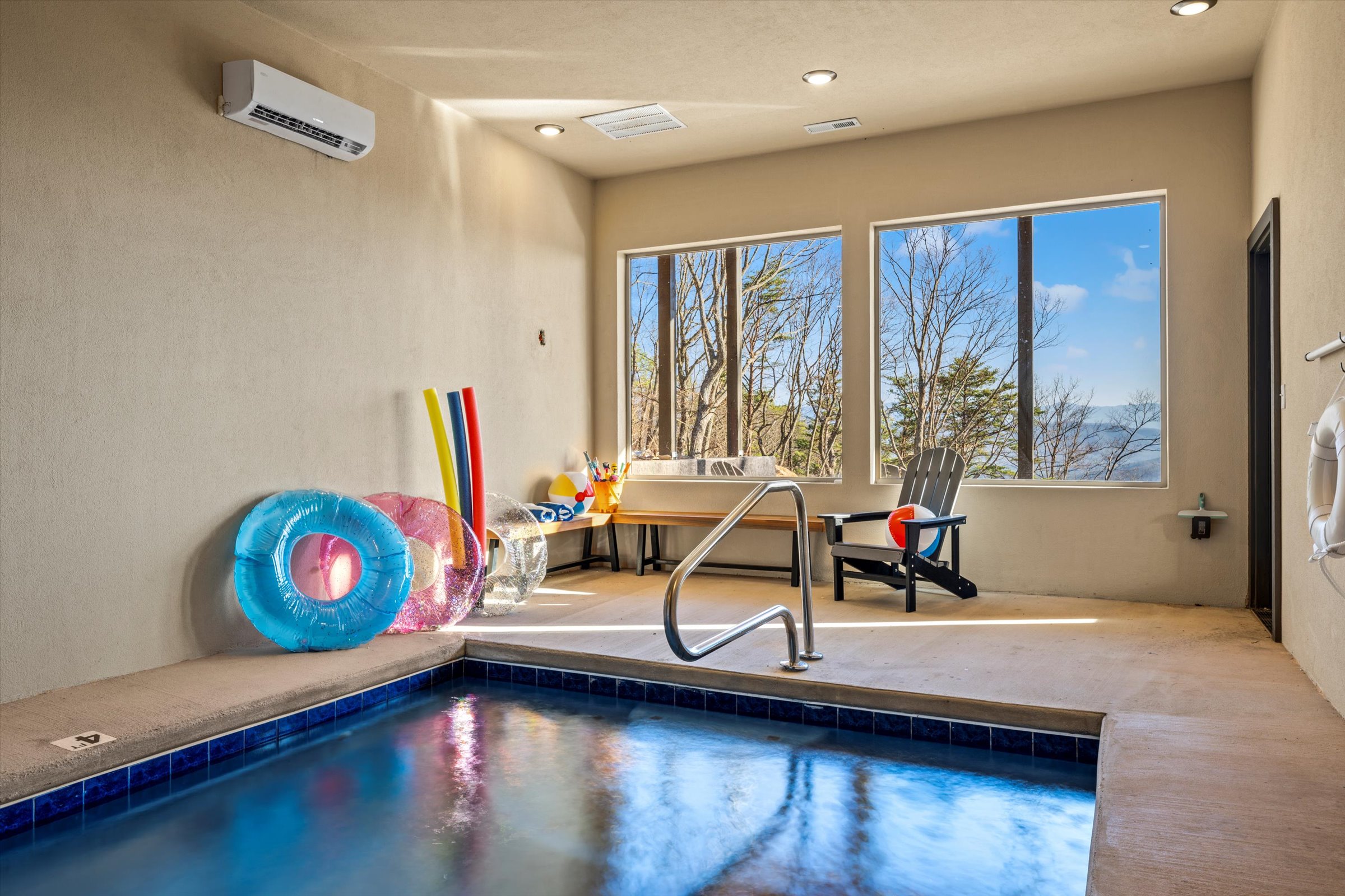 Sevierville, Tennessee, 37876, United States, 5 Bedrooms Bedrooms, ,6 BathroomsBathrooms,Residential,For Sale,1975935