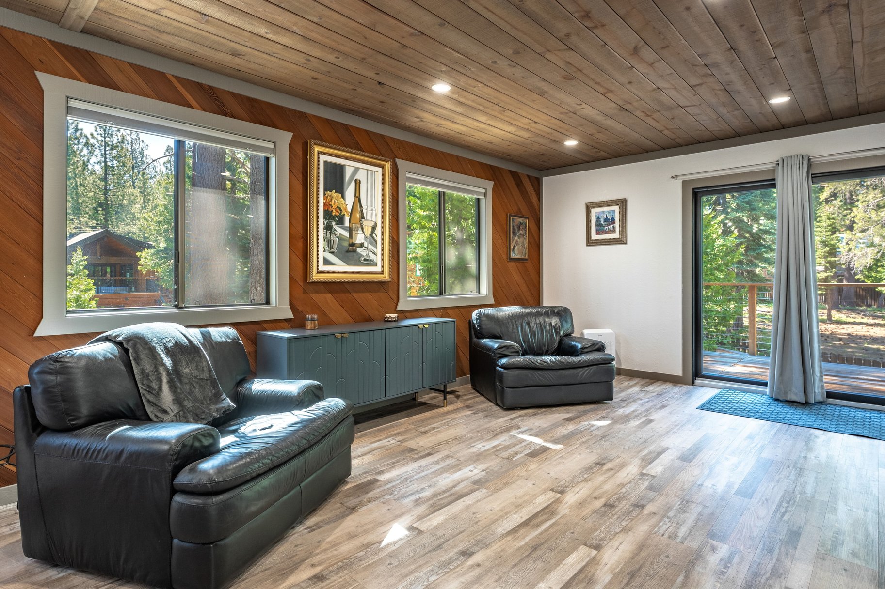  Loved and Cared For West Shore Home with Large Detached Garage and ADU Potential - 物件實景