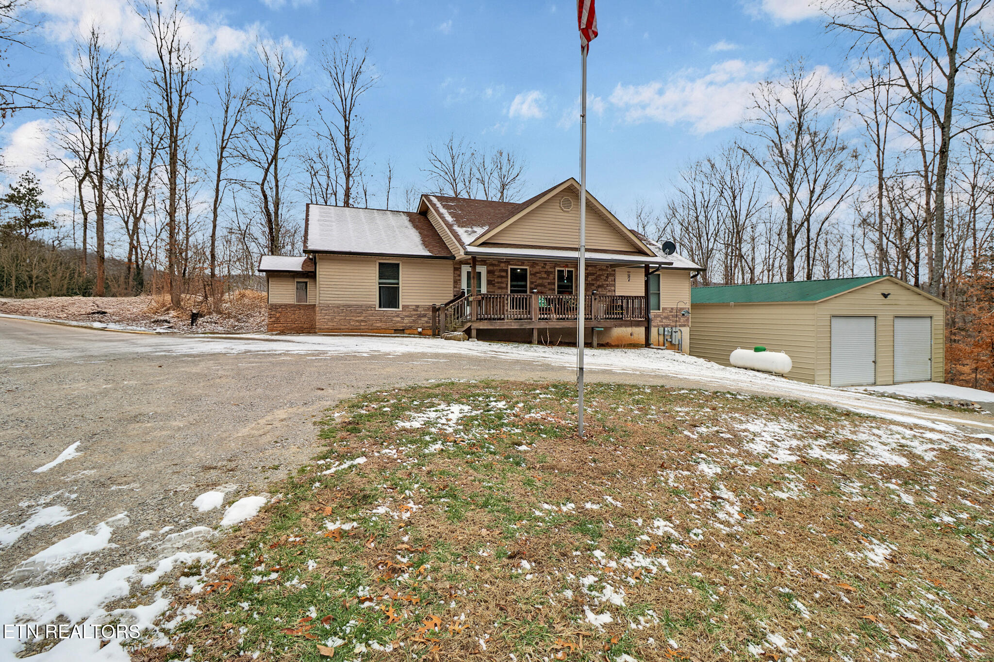Jamestown, Tennessee, 38556, United States, 4 Bedrooms Bedrooms, ,3 BathroomsBathrooms,Residential,For Sale,2017691