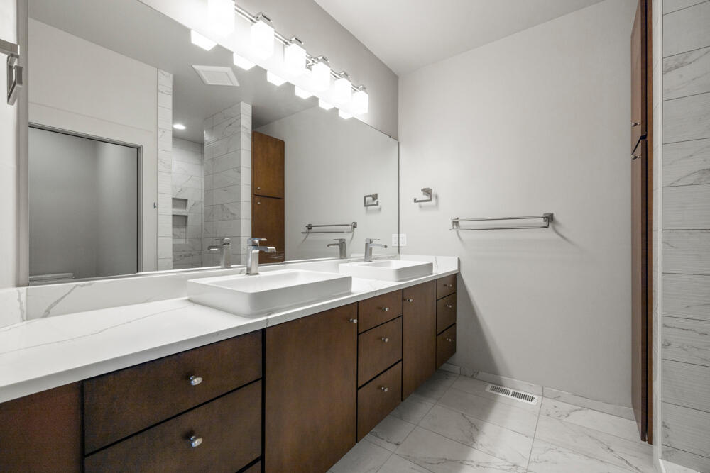 Klamath Falls, Oregon, 97601, United States, 3 Bedrooms Bedrooms, ,4 BathroomsBathrooms,Residential,For Sale,1794380